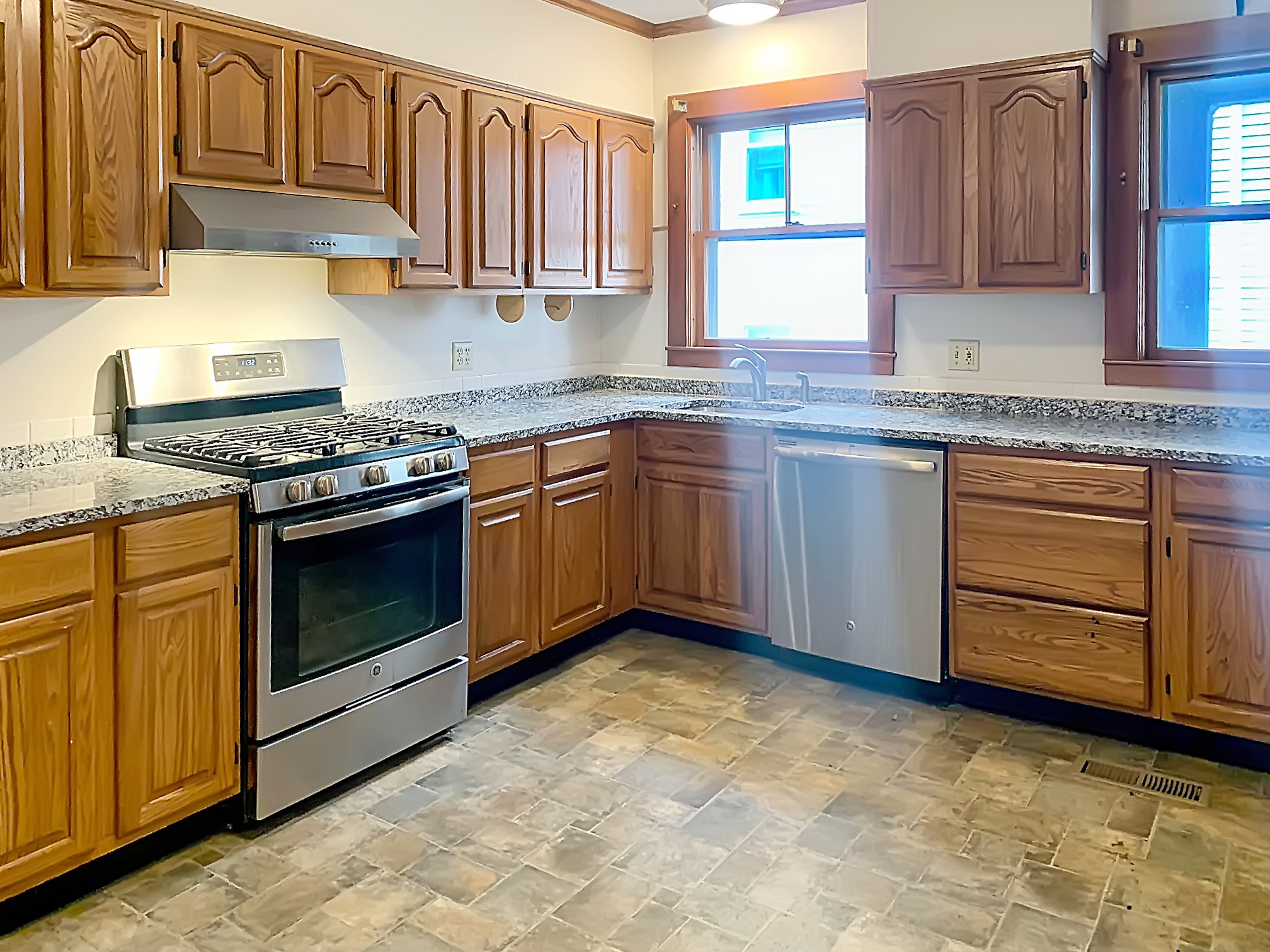 6 Sunmer St, Hyde Park