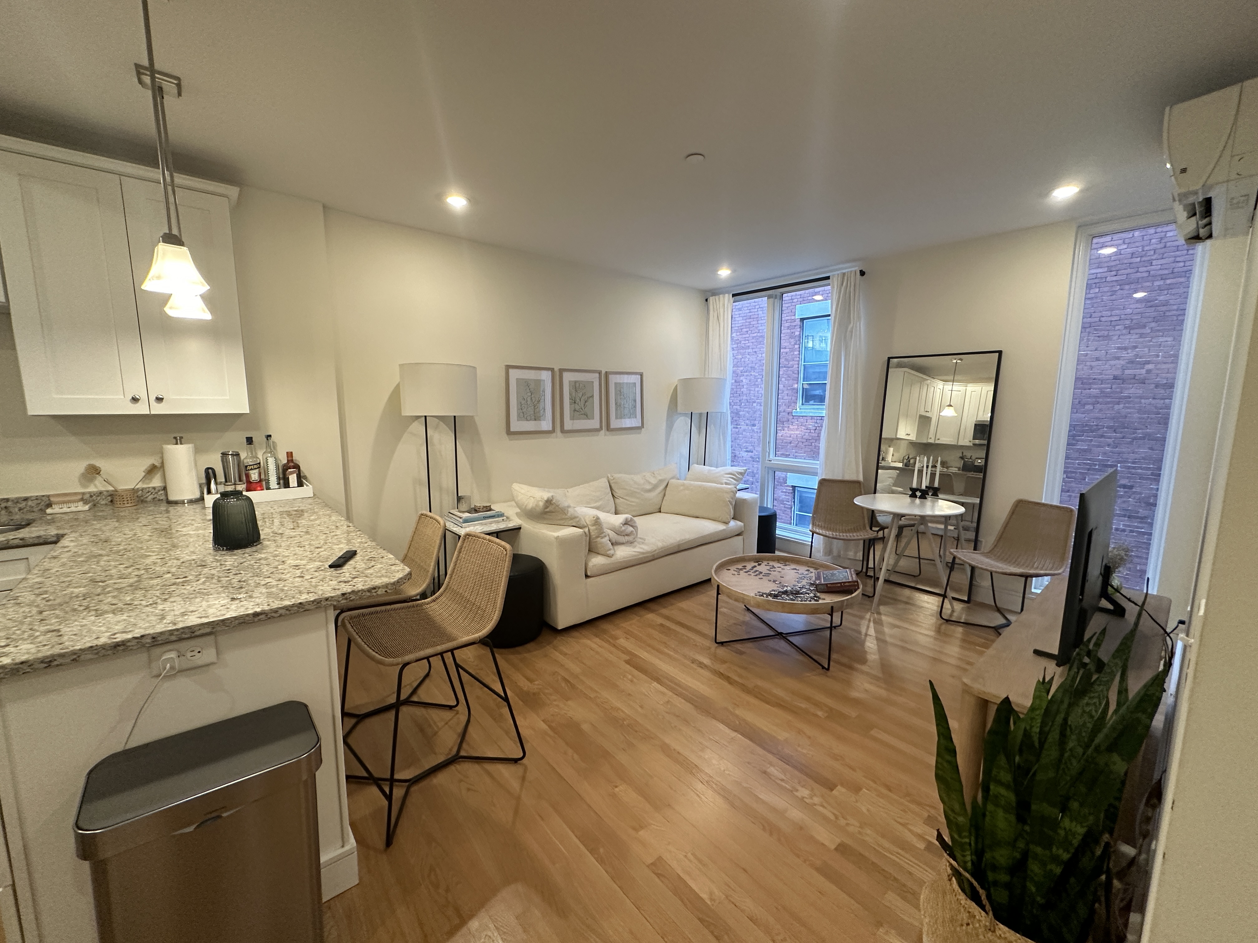 877 Beacon St, Fenway