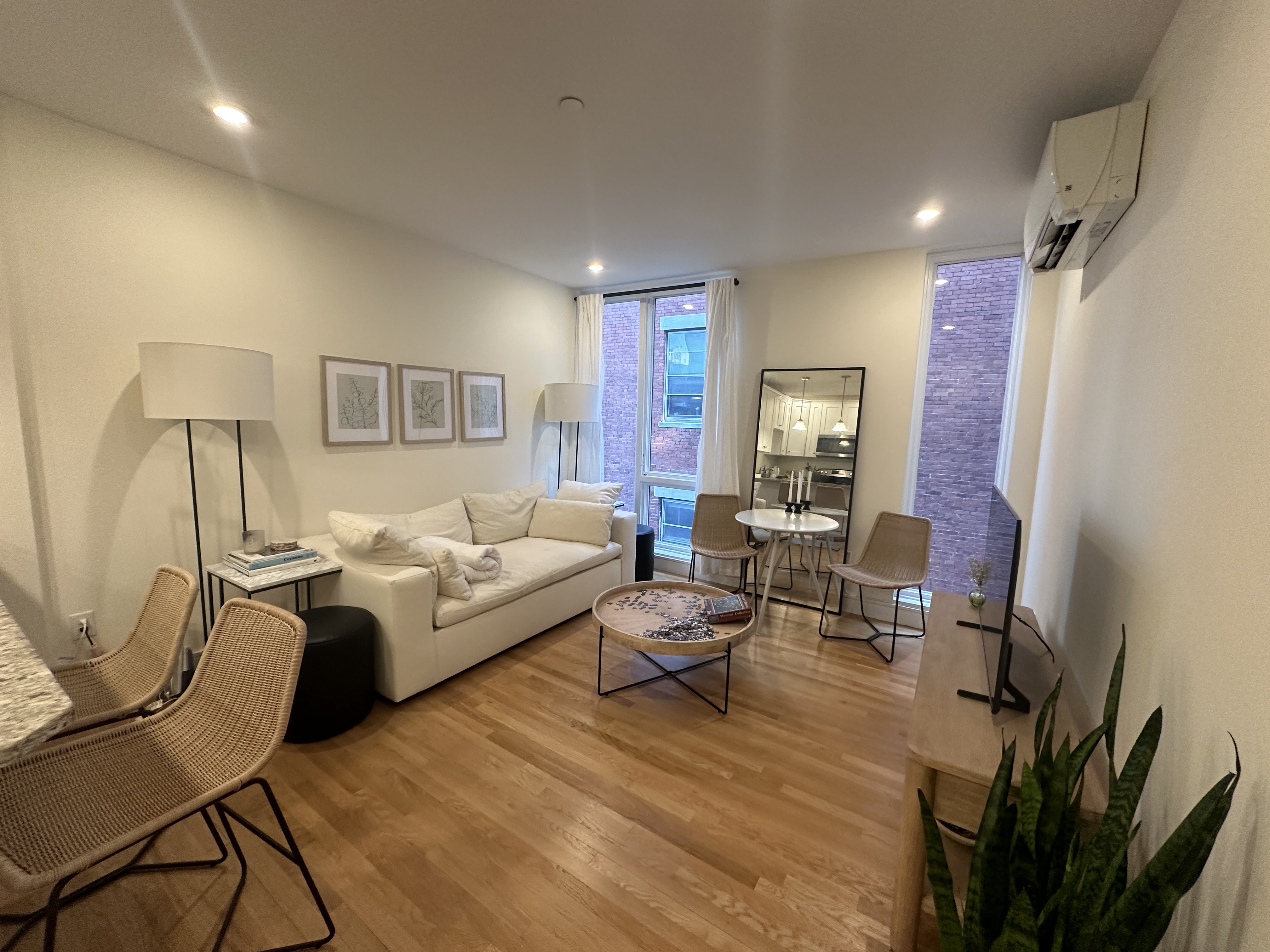 877 Beacon St, Fenway