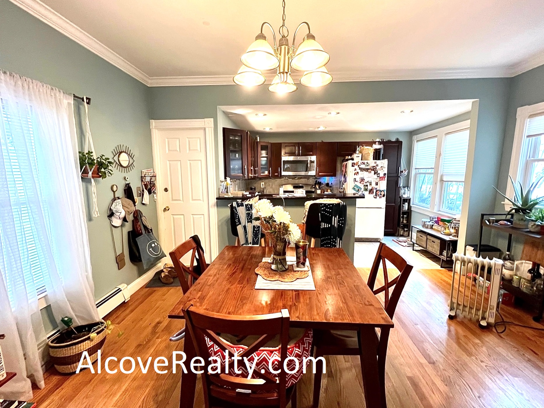 12 Fiske Ave, Magoun Square