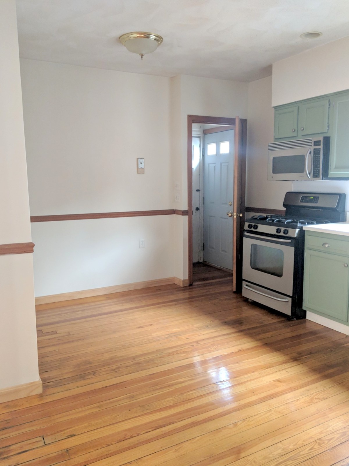 16 Hale Ave, Medford