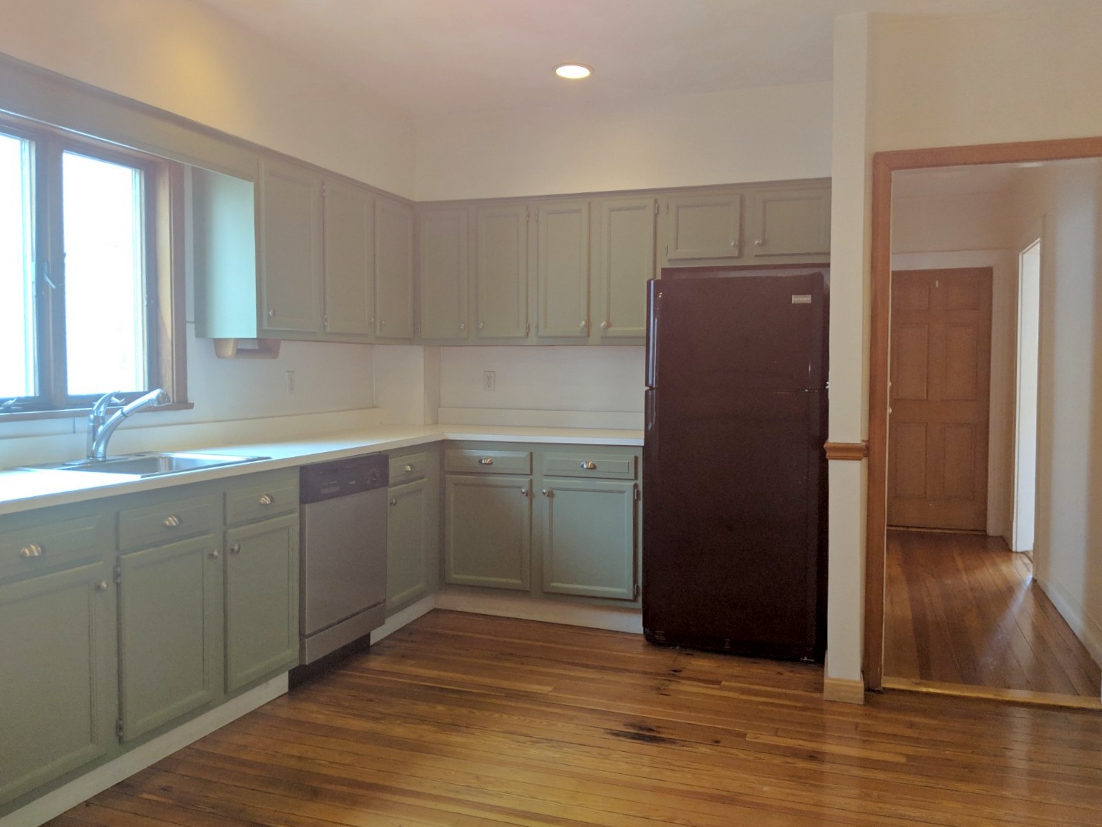 16 Hale Ave, Medford