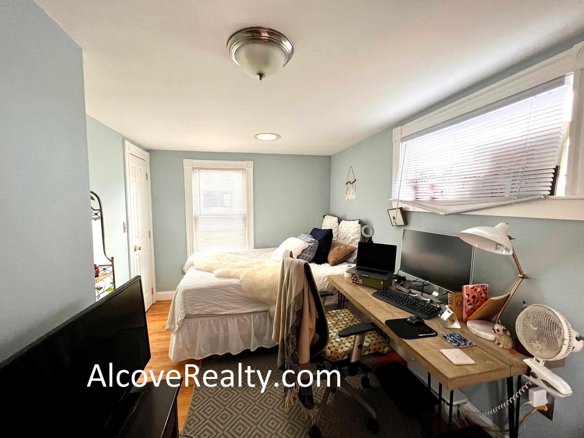 12 Fiske Ave, Magoun Square