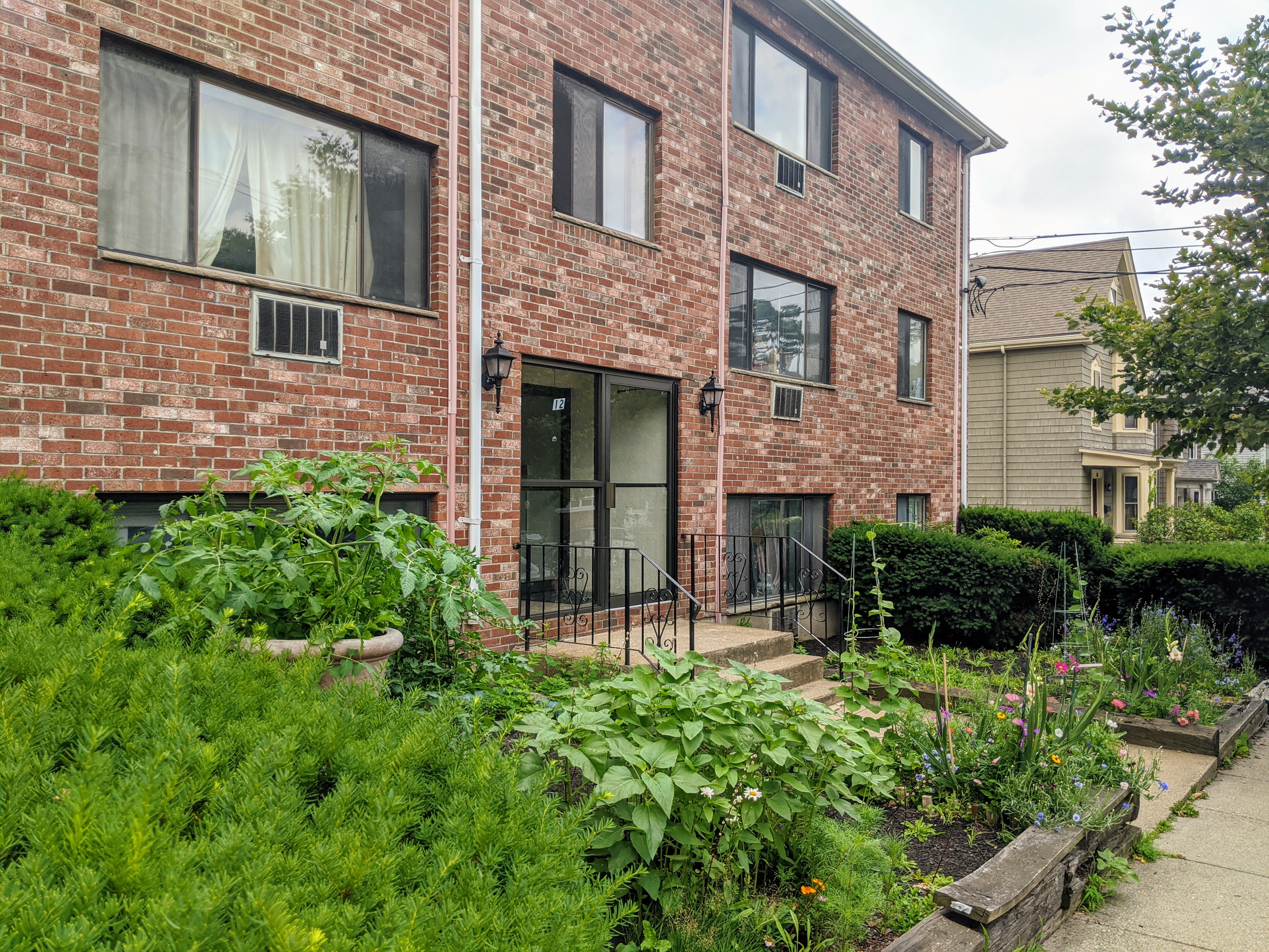 12 Cameron Ave, Davis Square