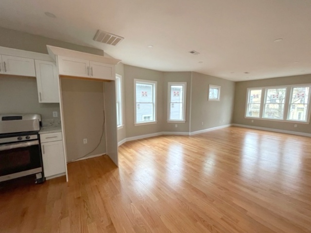 21 Harris Rd, Medford