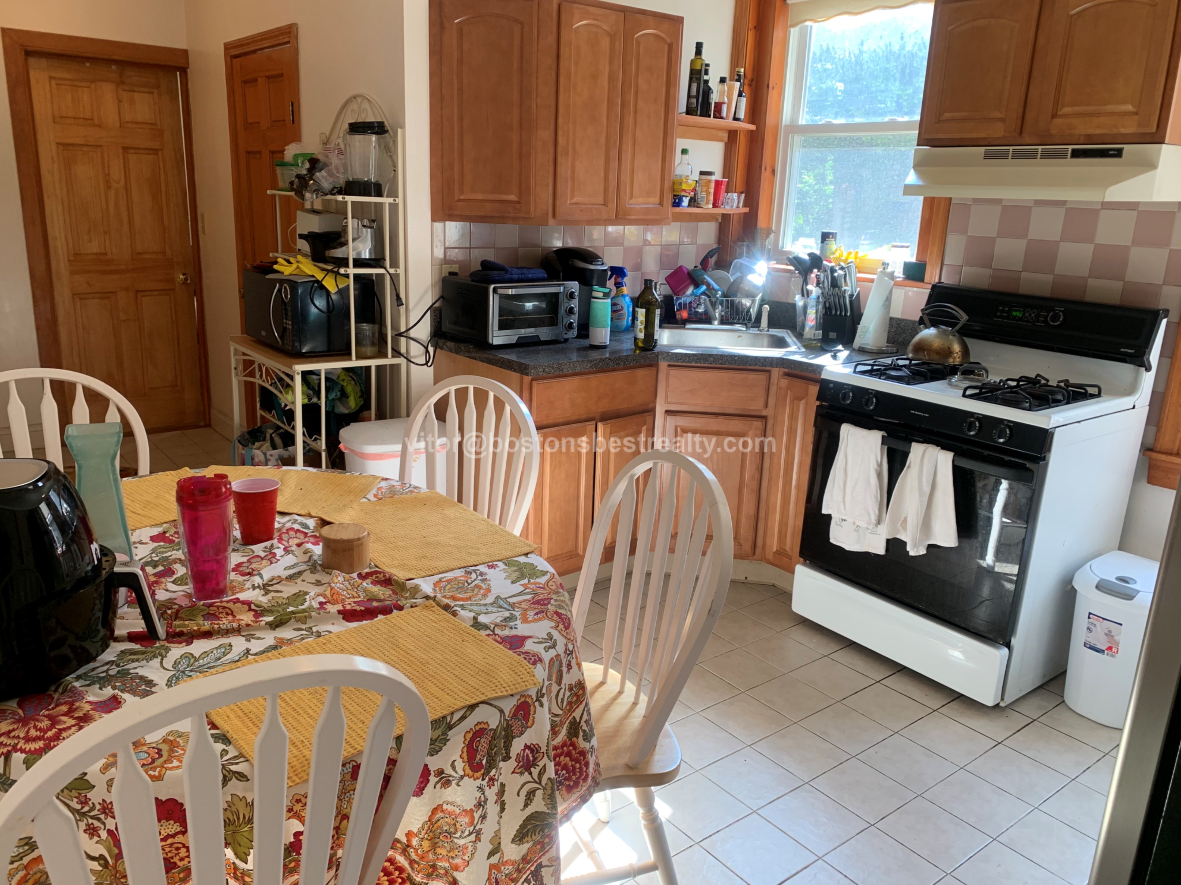 157 Thorndike St, Coolidge Corner