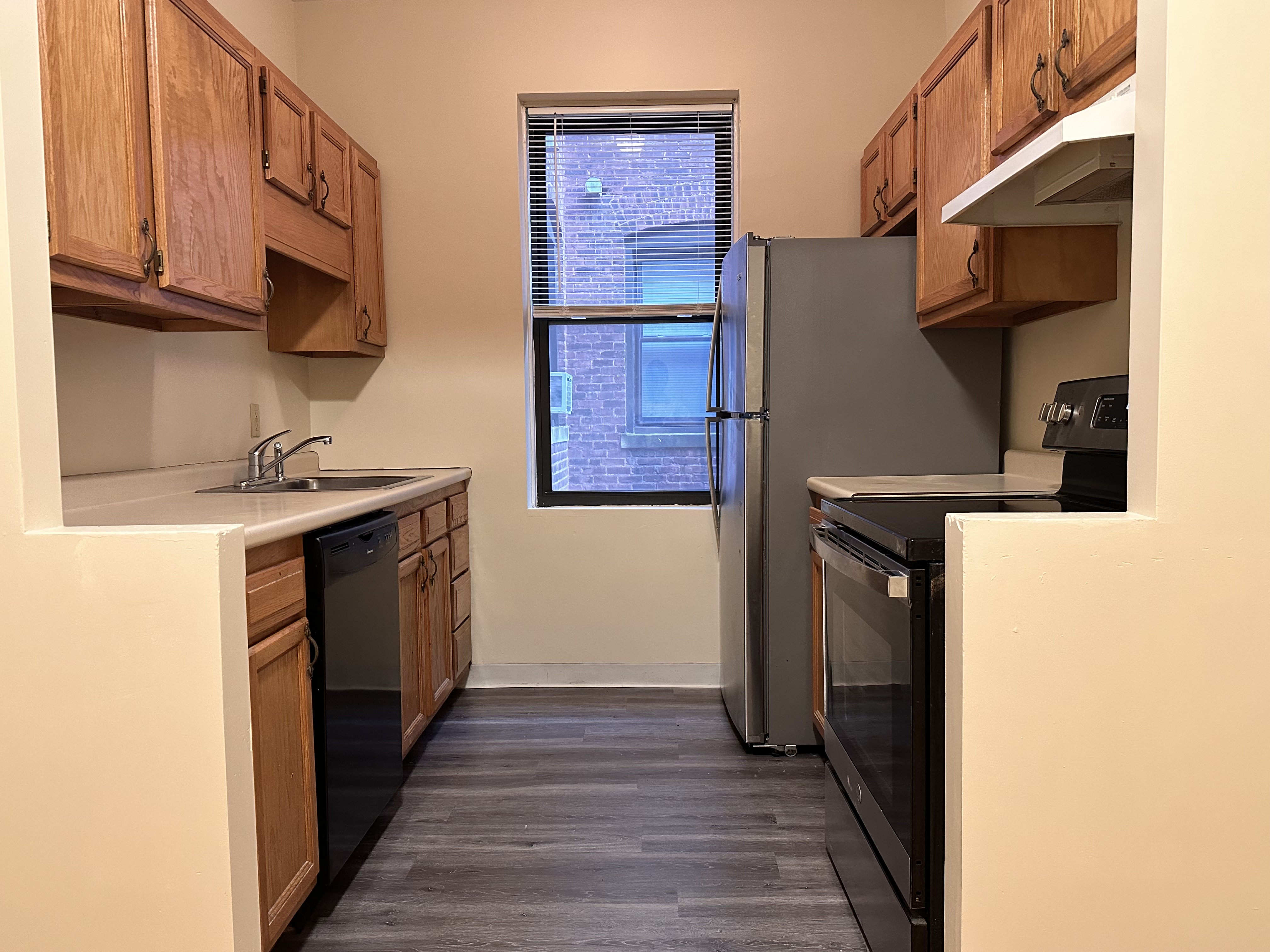 1100 Beacon St, Longwood