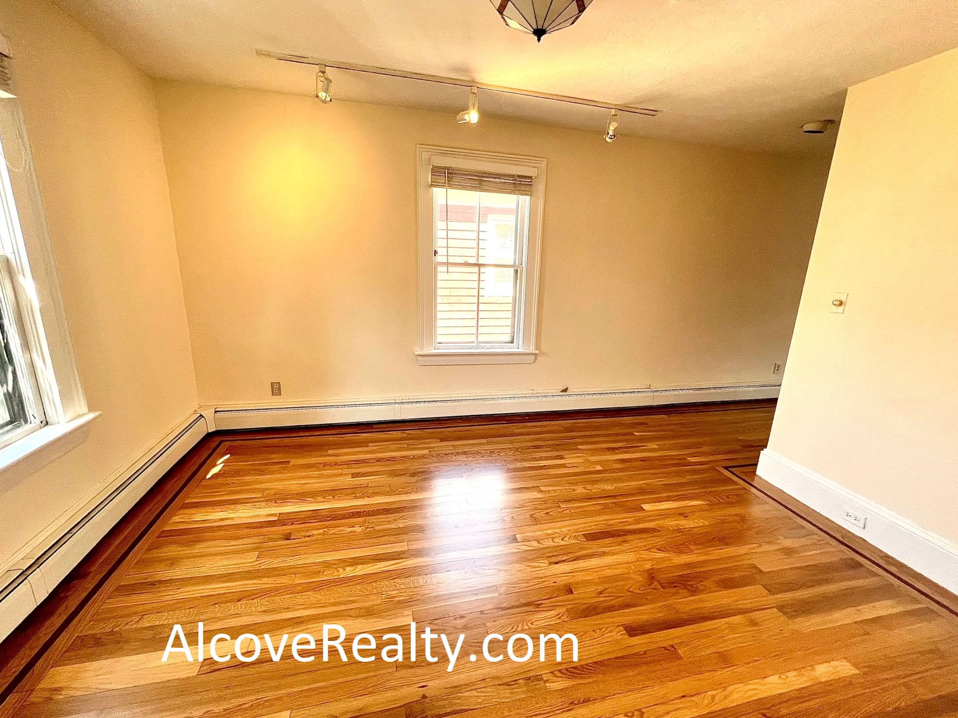 2 Walker Ct, Harvard Square