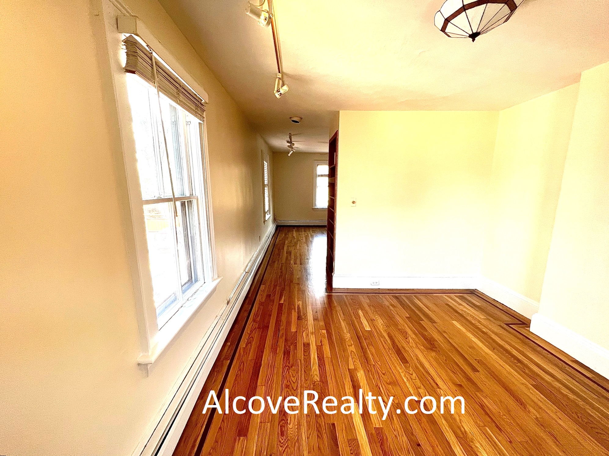 2 Walker Ct, Harvard Square