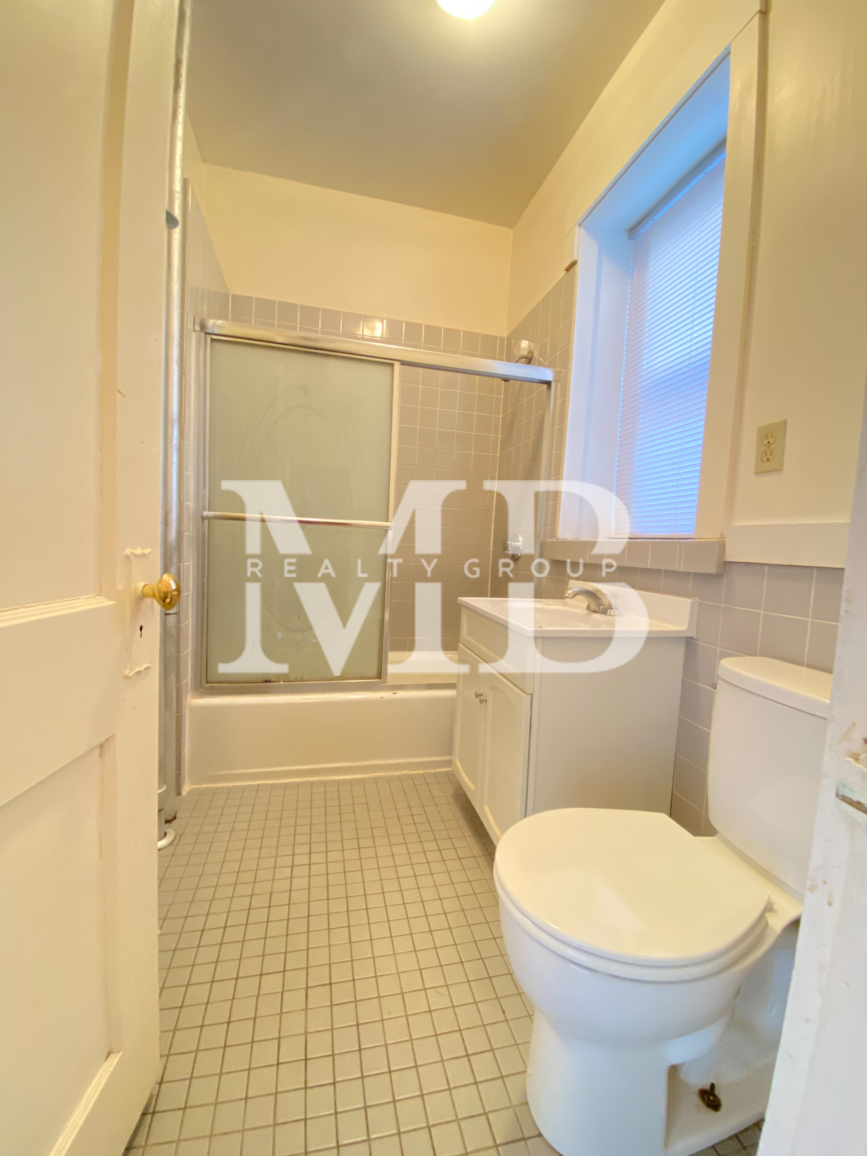 14 Palace Rd, Longwood