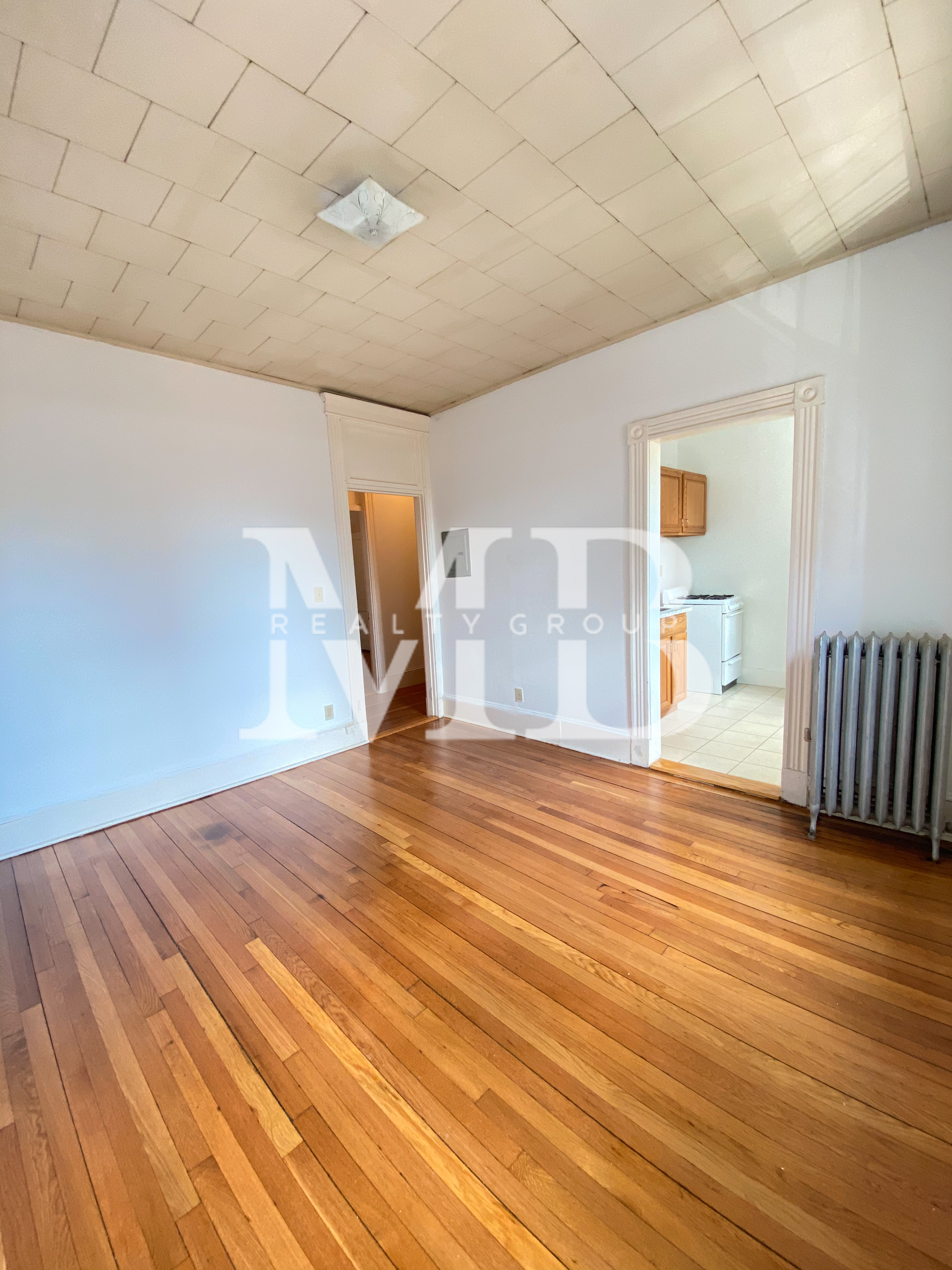 14 Palace Rd, Longwood