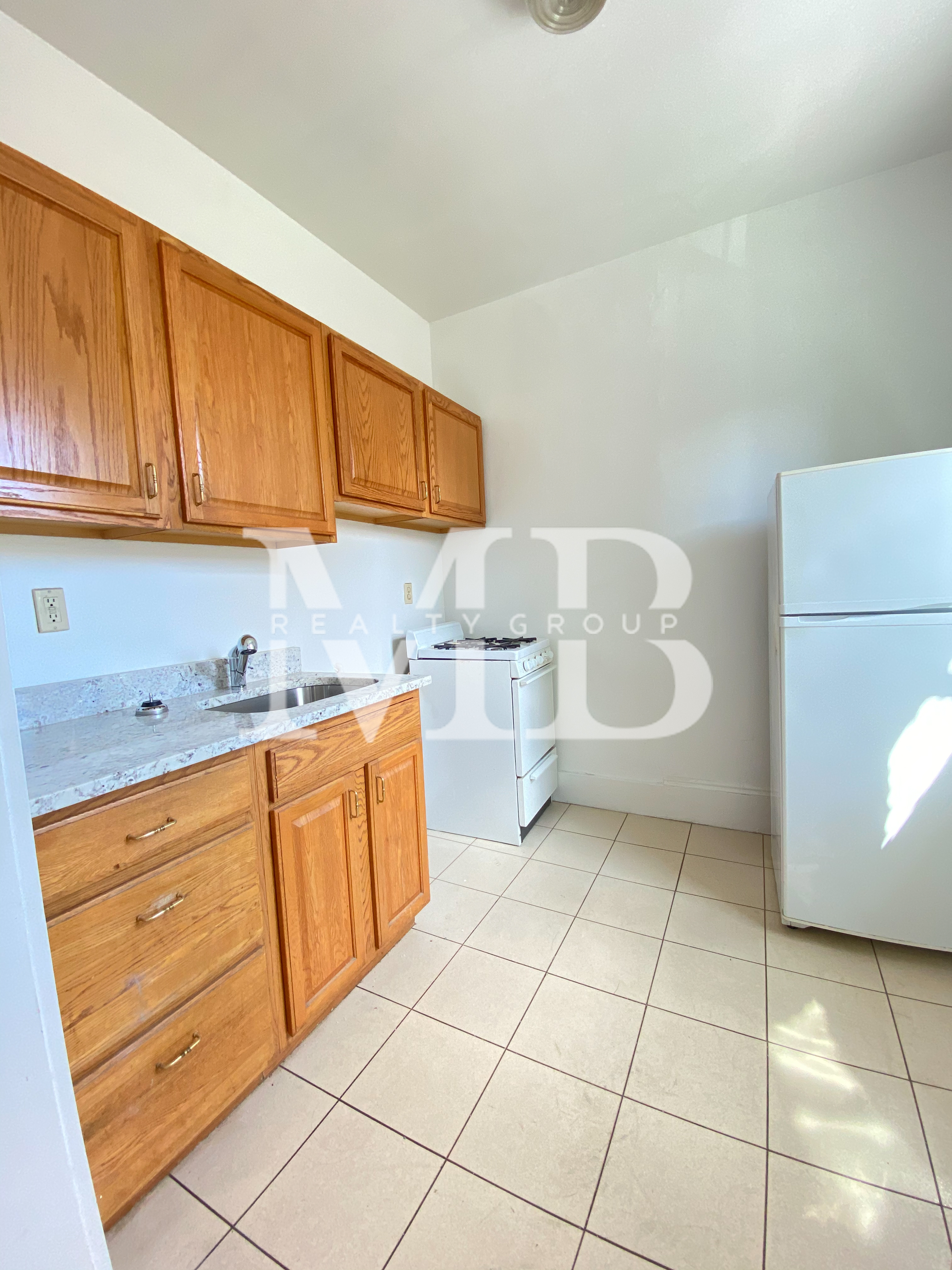 14 Palace Rd, Longwood