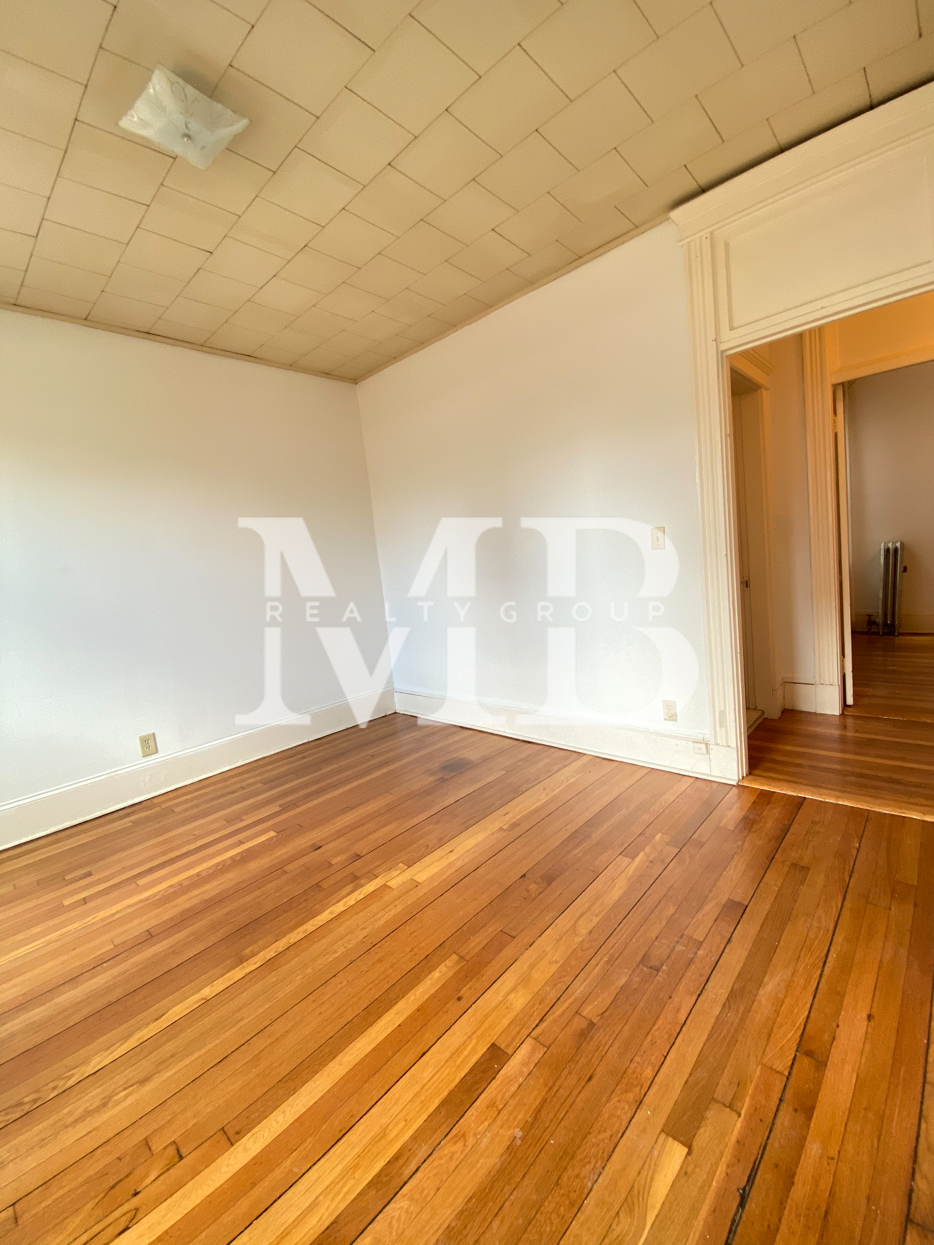 14 Palace Rd, Longwood