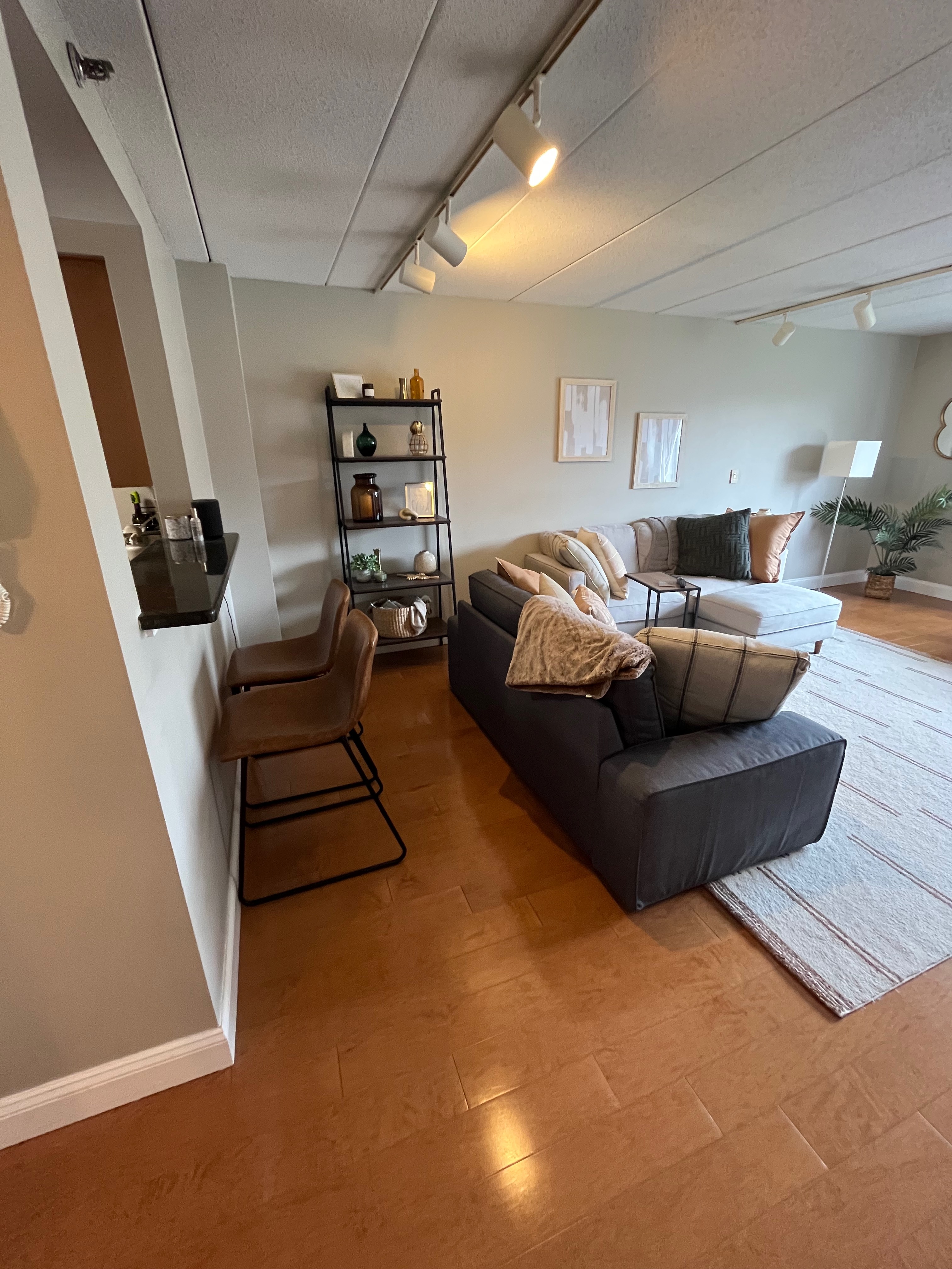 1933 Commonwealth Ave, Brighton