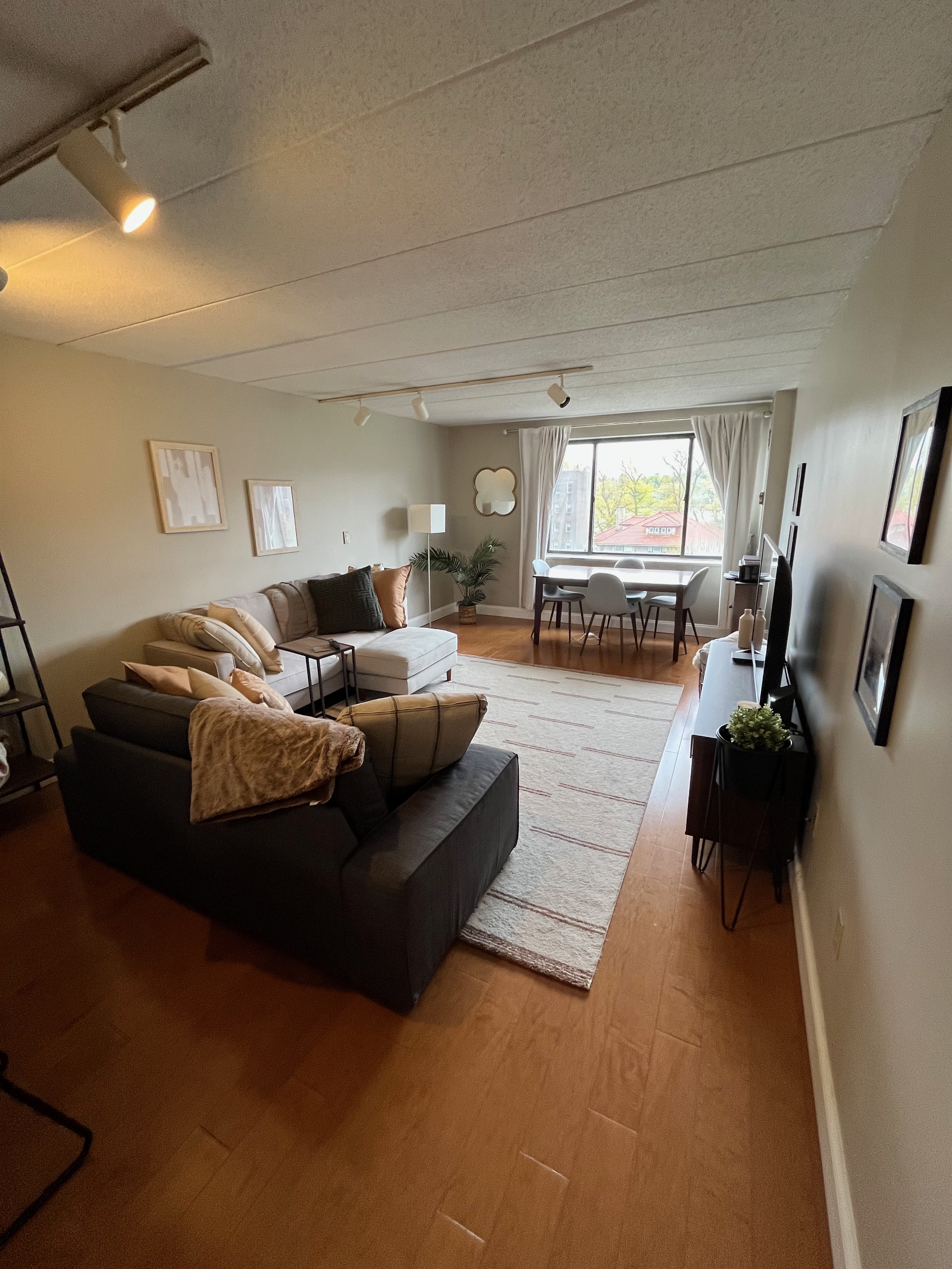 1933 Commonwealth Ave, Brighton