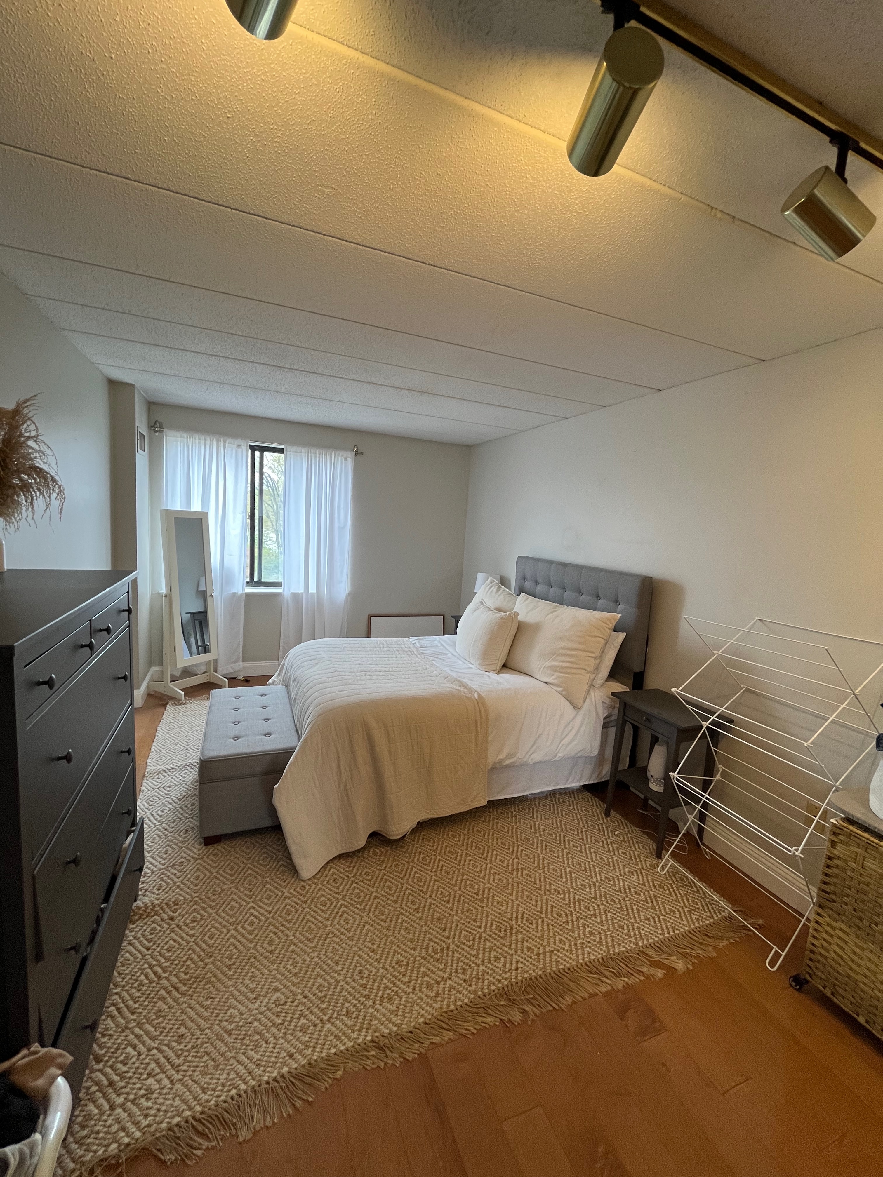 1933 Commonwealth Ave, Brighton