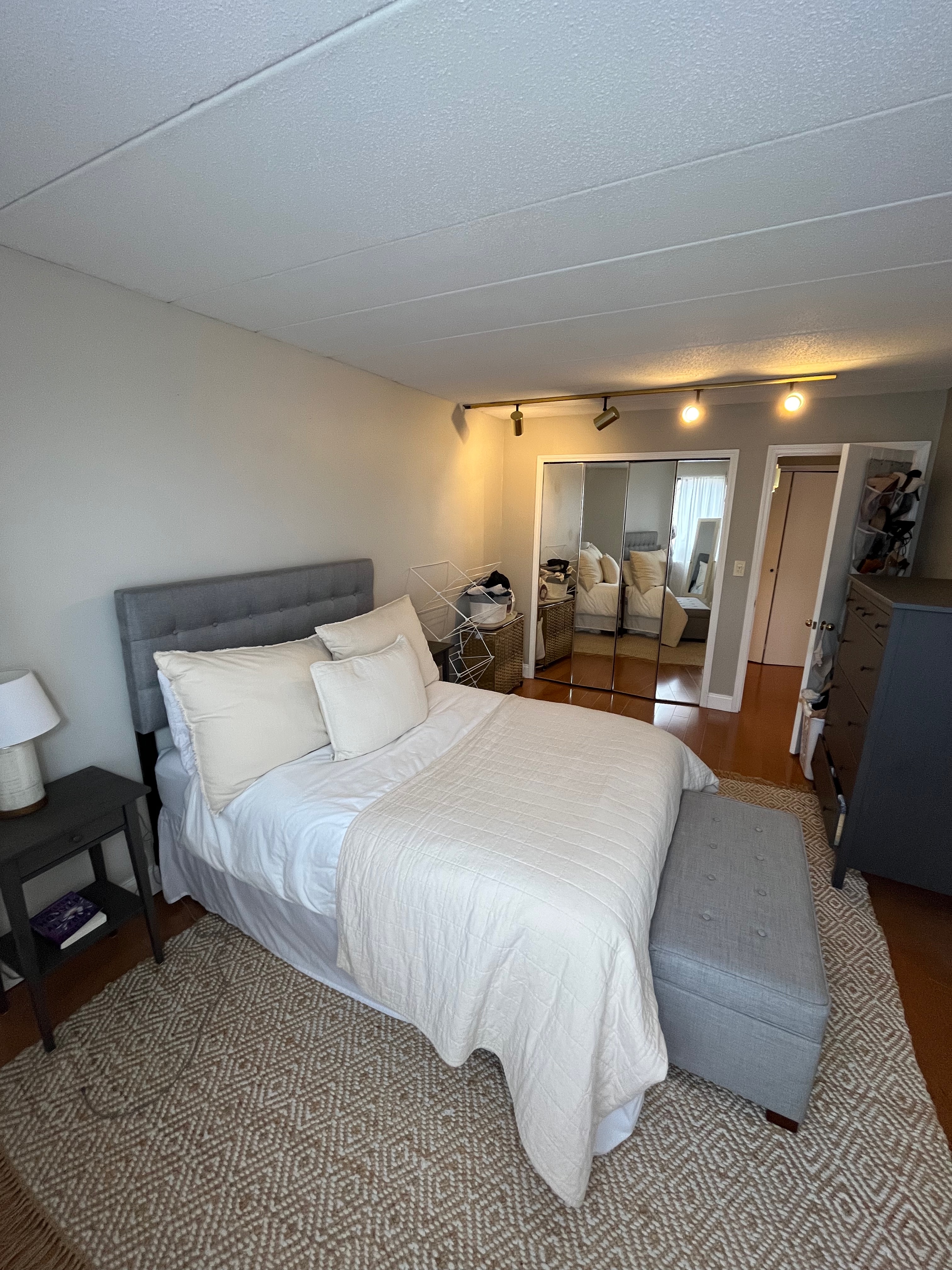 1933 Commonwealth Ave, Brighton