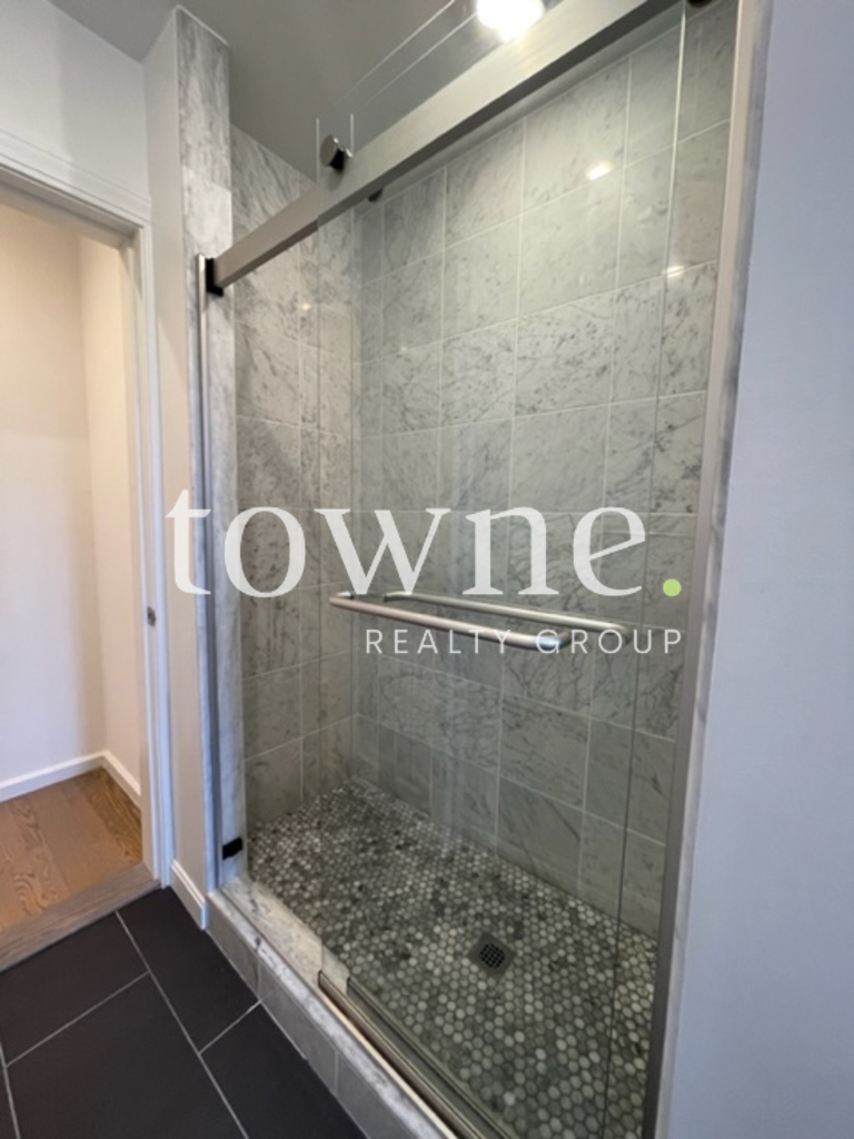 19 Queensberry St, Fenway