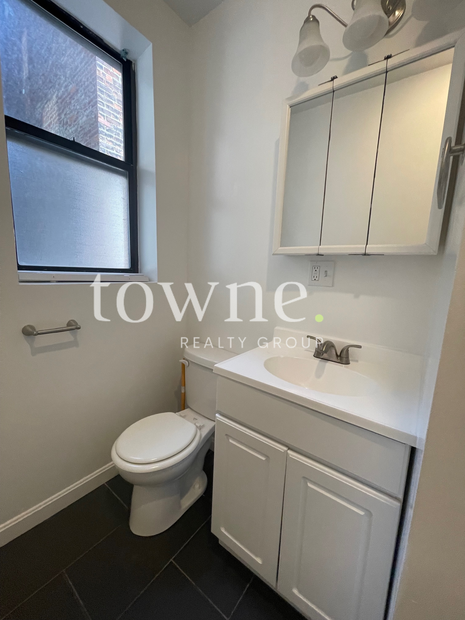 11 Queensberry St, Fenway