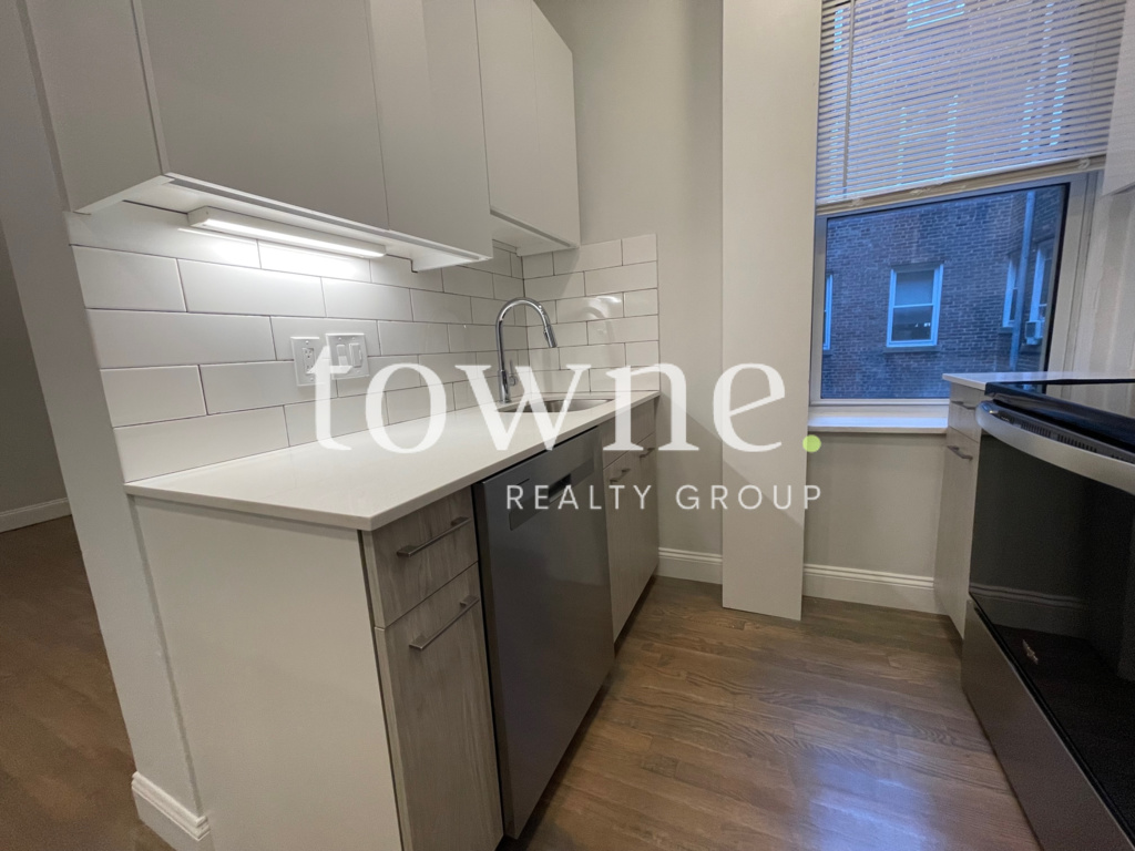 19 Queensberry St, Fenway