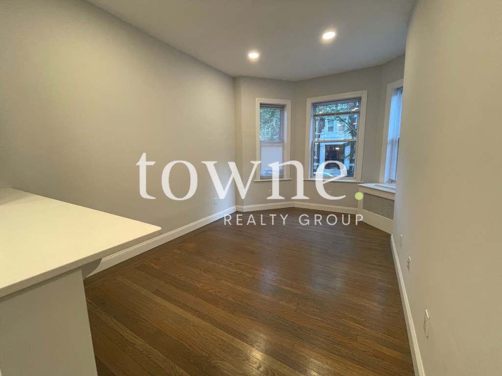 19 Queensberry St, Fenway