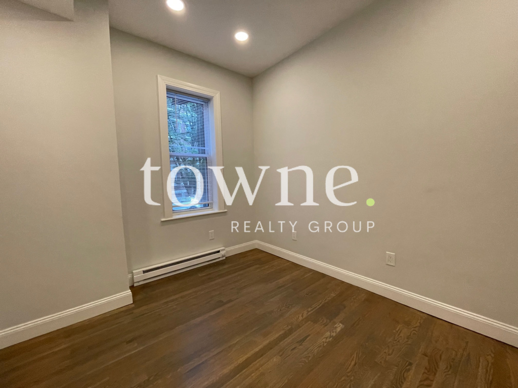 19 Queensberry St, Fenway