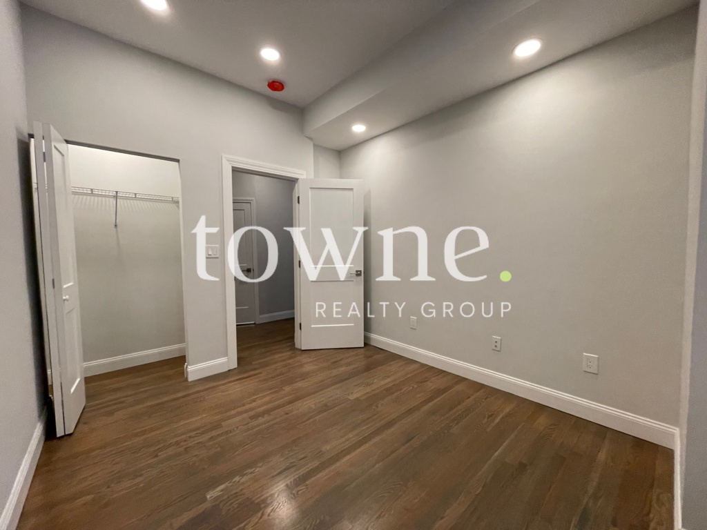 19 Queensberry St, Fenway