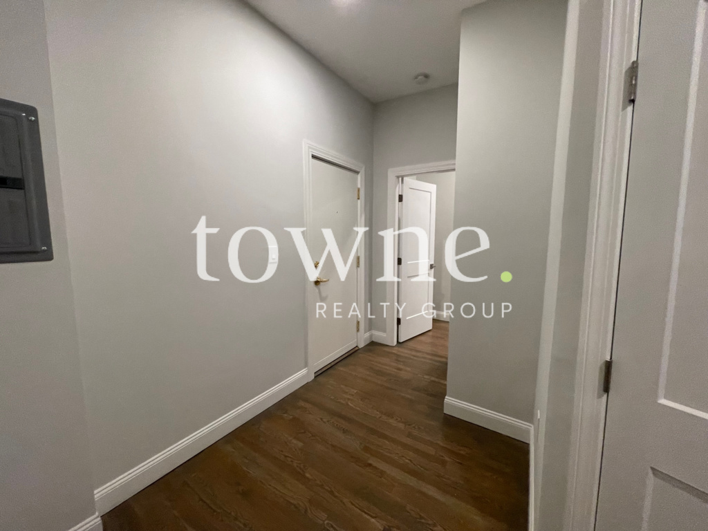 19 Queensberry St, Fenway