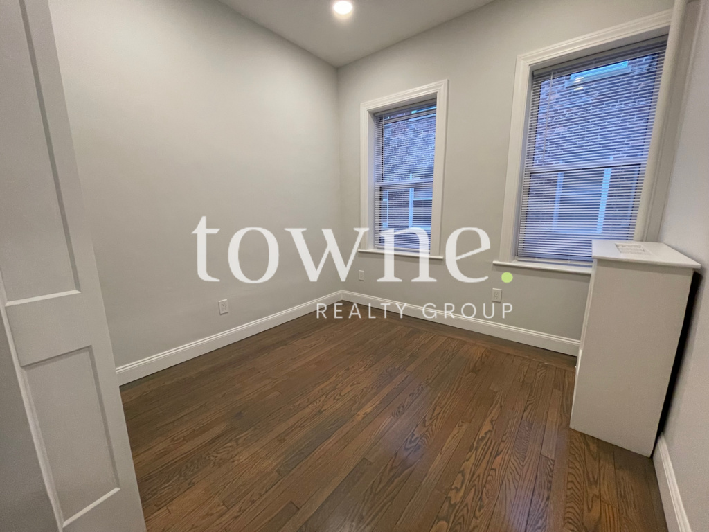 19 Queensberry St, Fenway