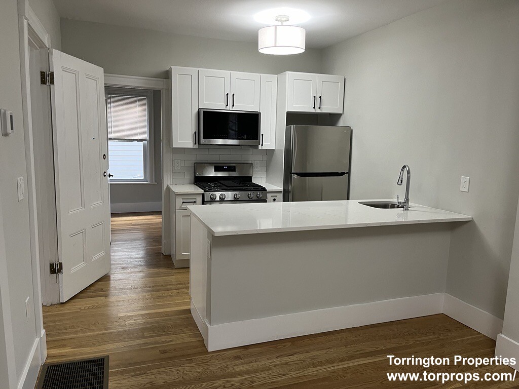 68-70 L St, South Boston