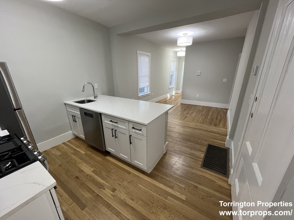 68-70 L St, South Boston