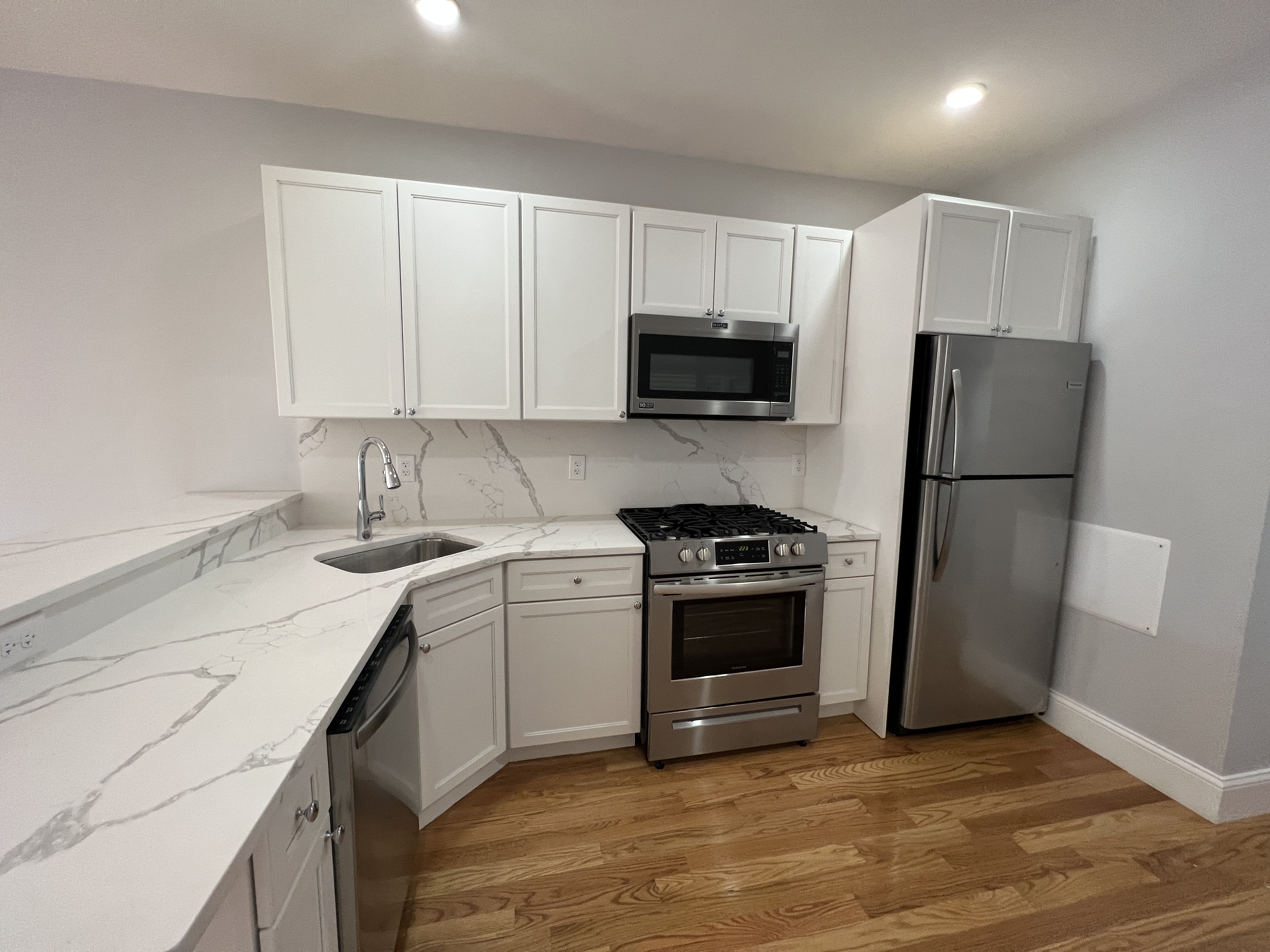 372 Oxford St, Ward Two