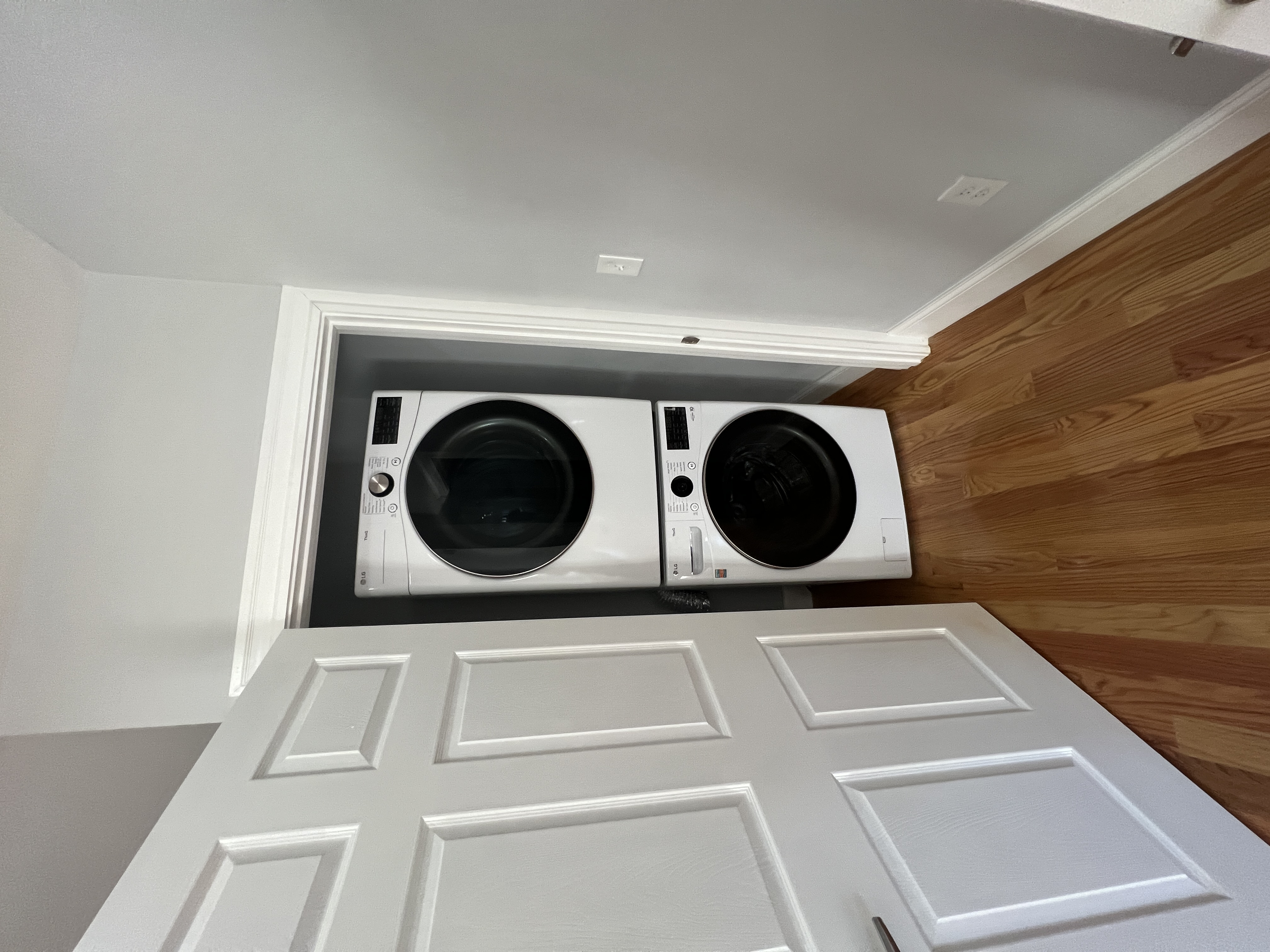 372 Oxford St, Ward Two