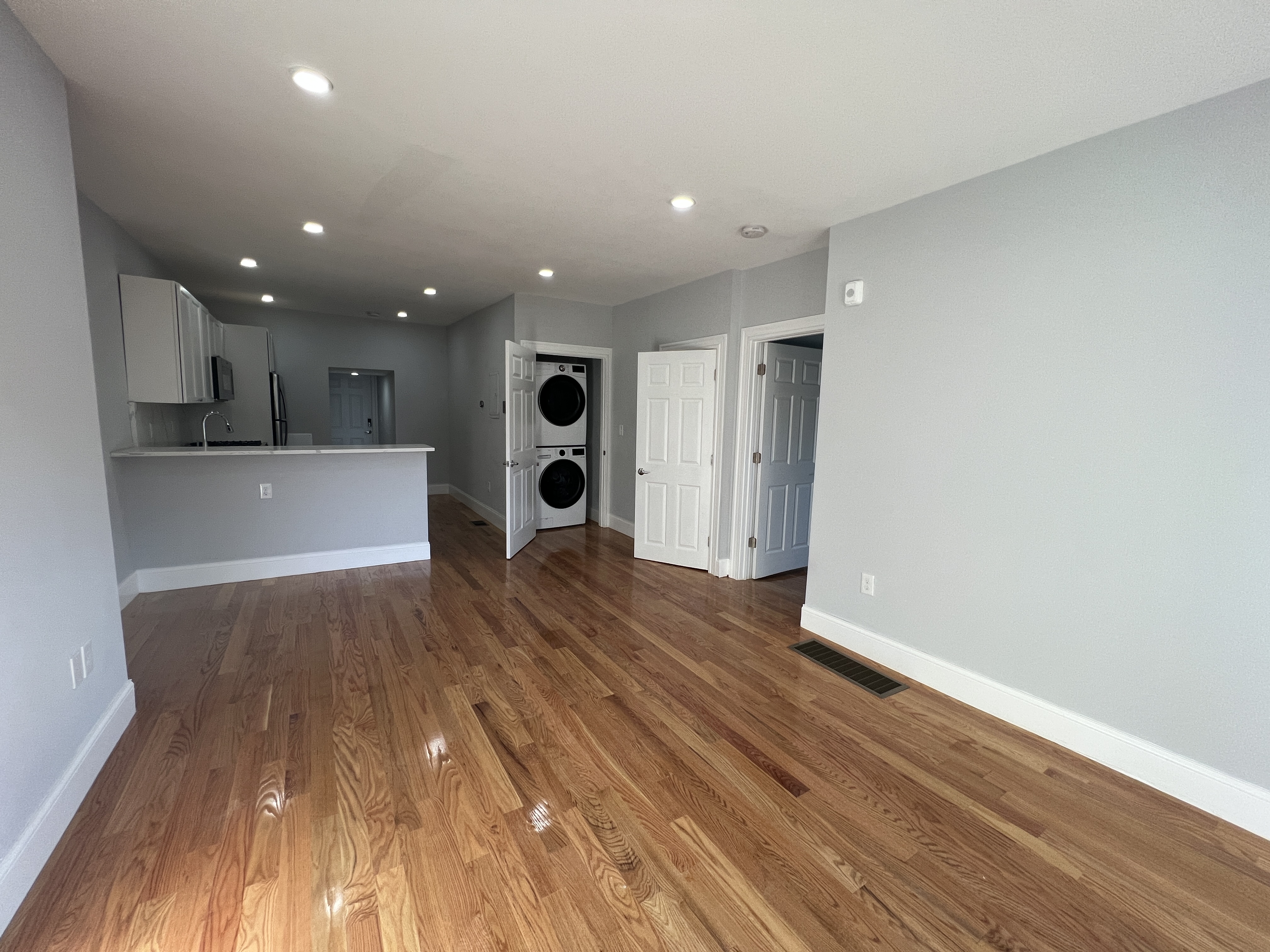 372 Oxford St, Ward Two