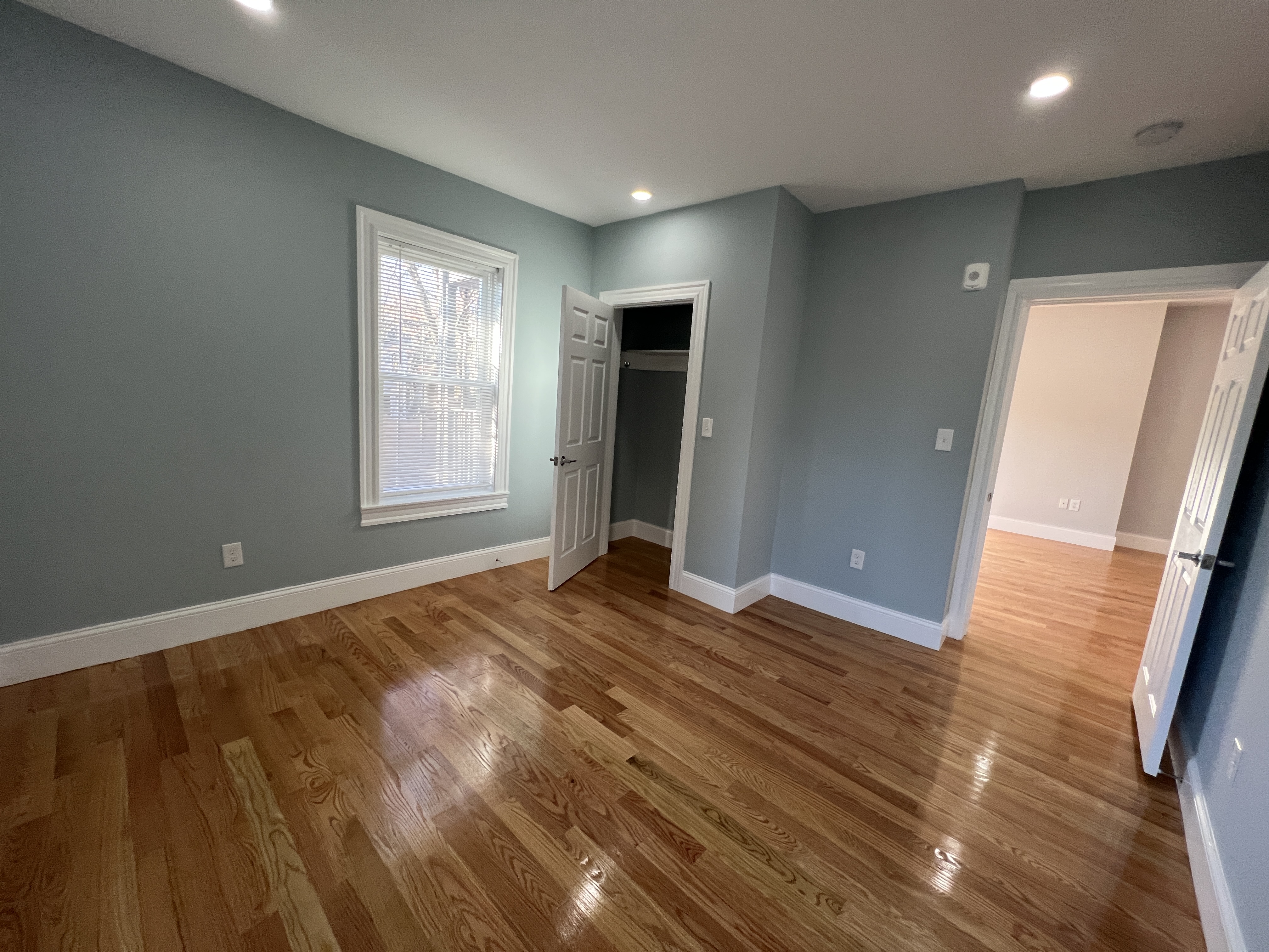 372 Oxford St, Ward Two