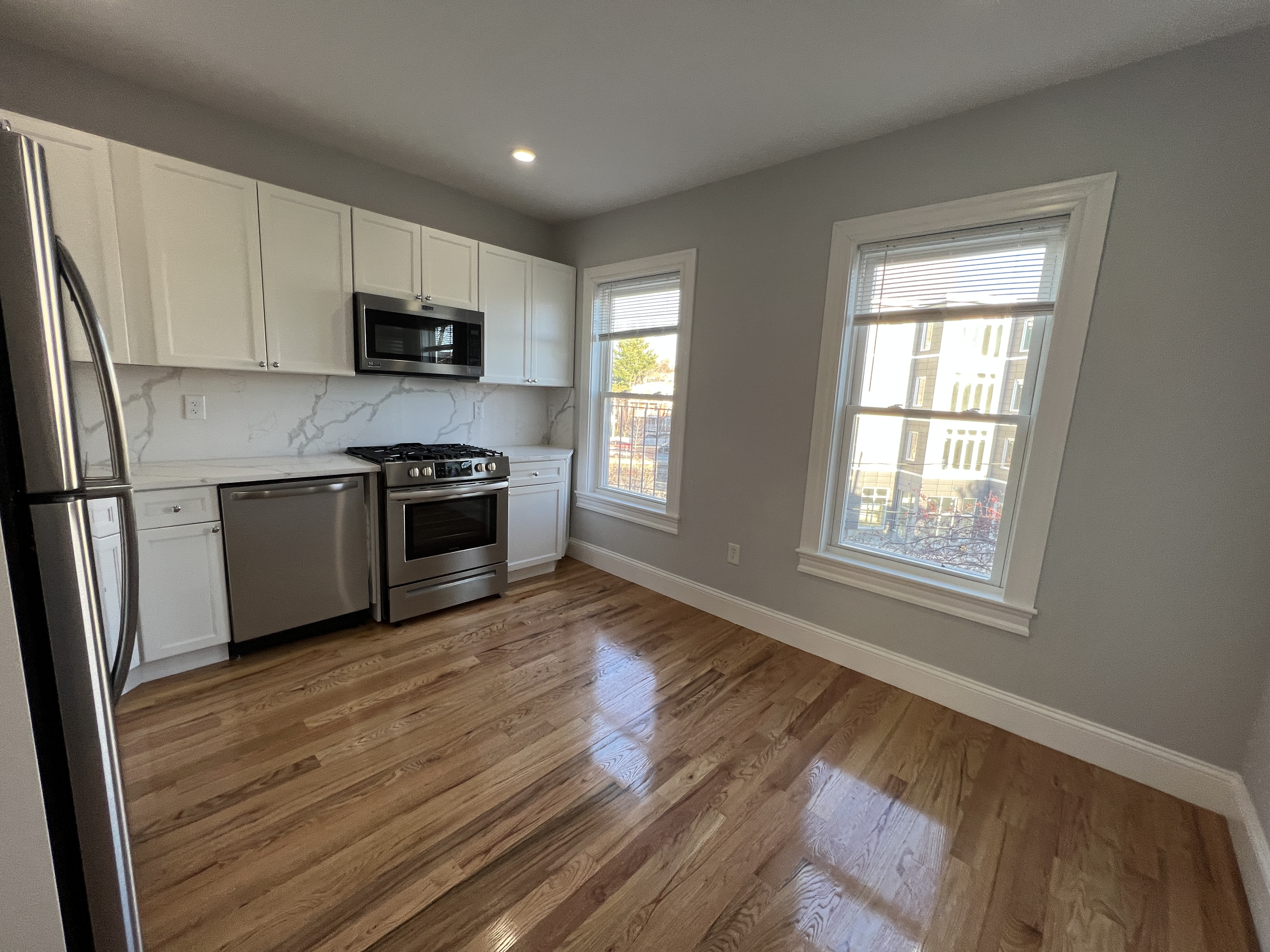 372 Oxford St, Porter Square