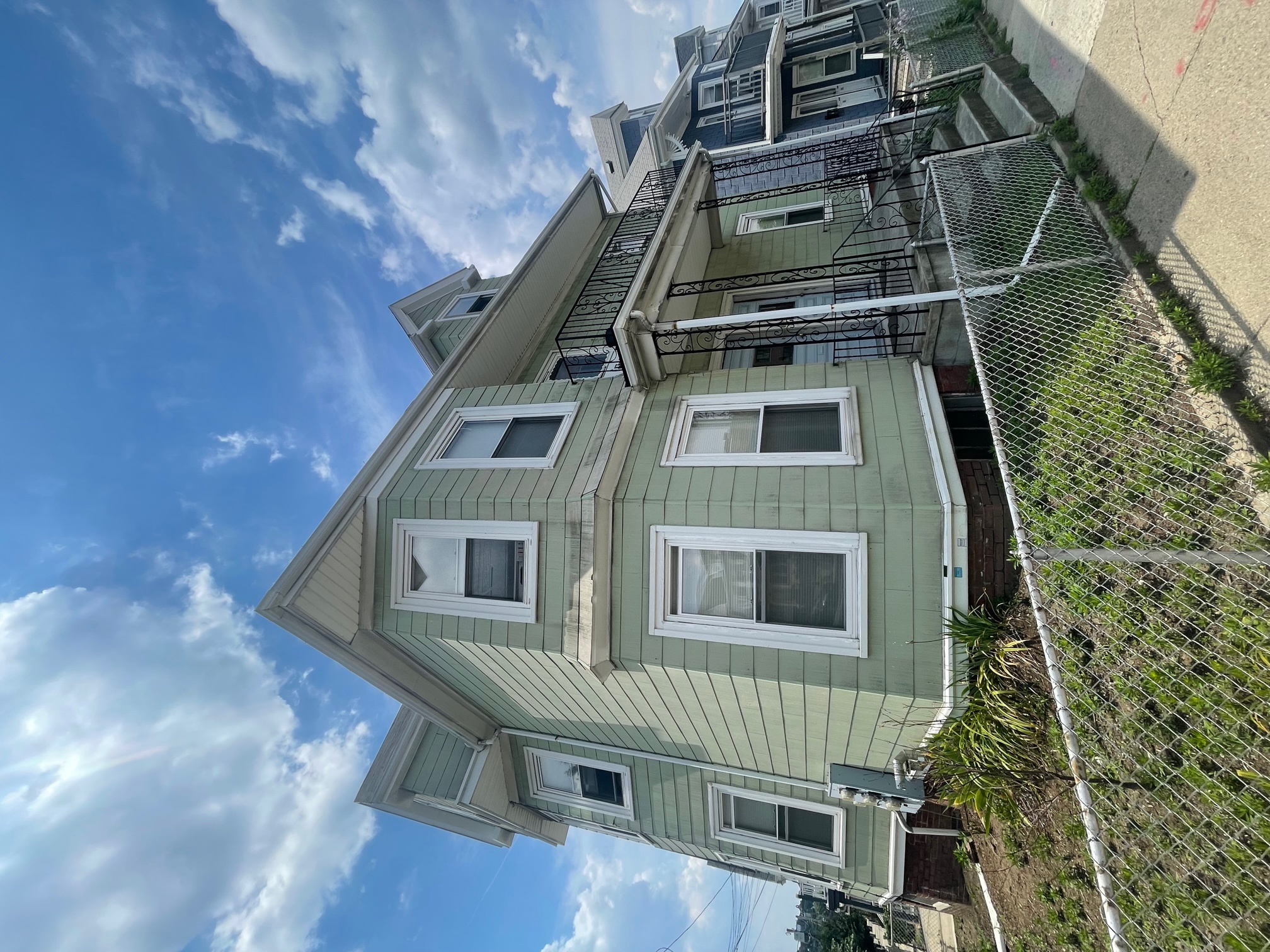 454 Broadway, Magoun Square