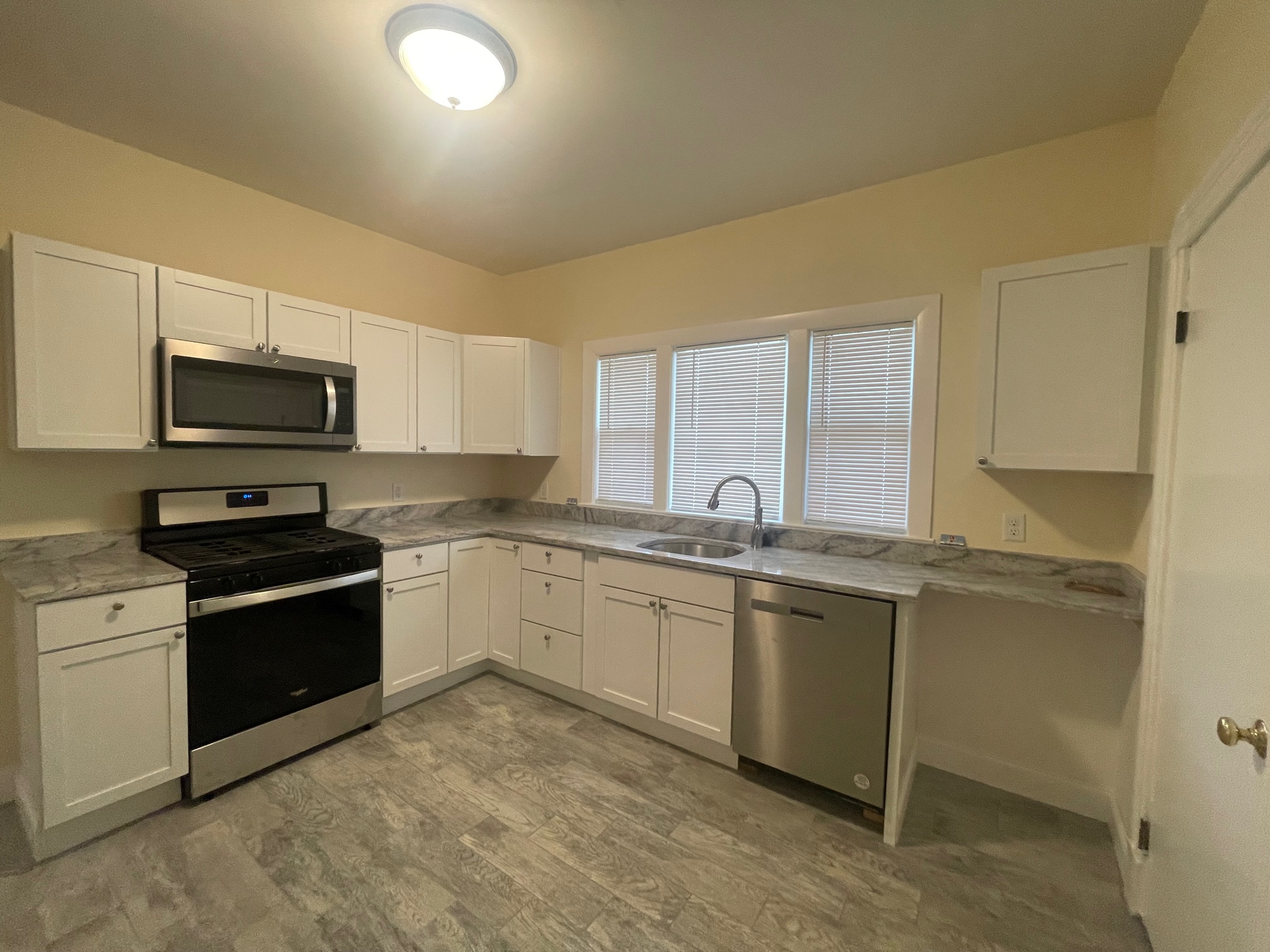 454 Broadway, Magoun Square