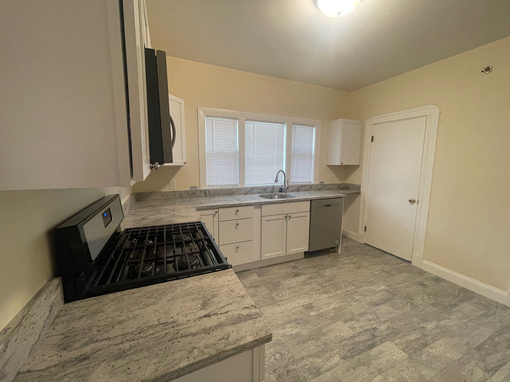 454 Broadway, Magoun Square