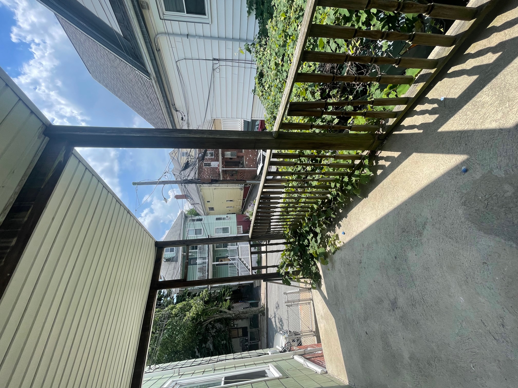 454 Broadway, Magoun Square