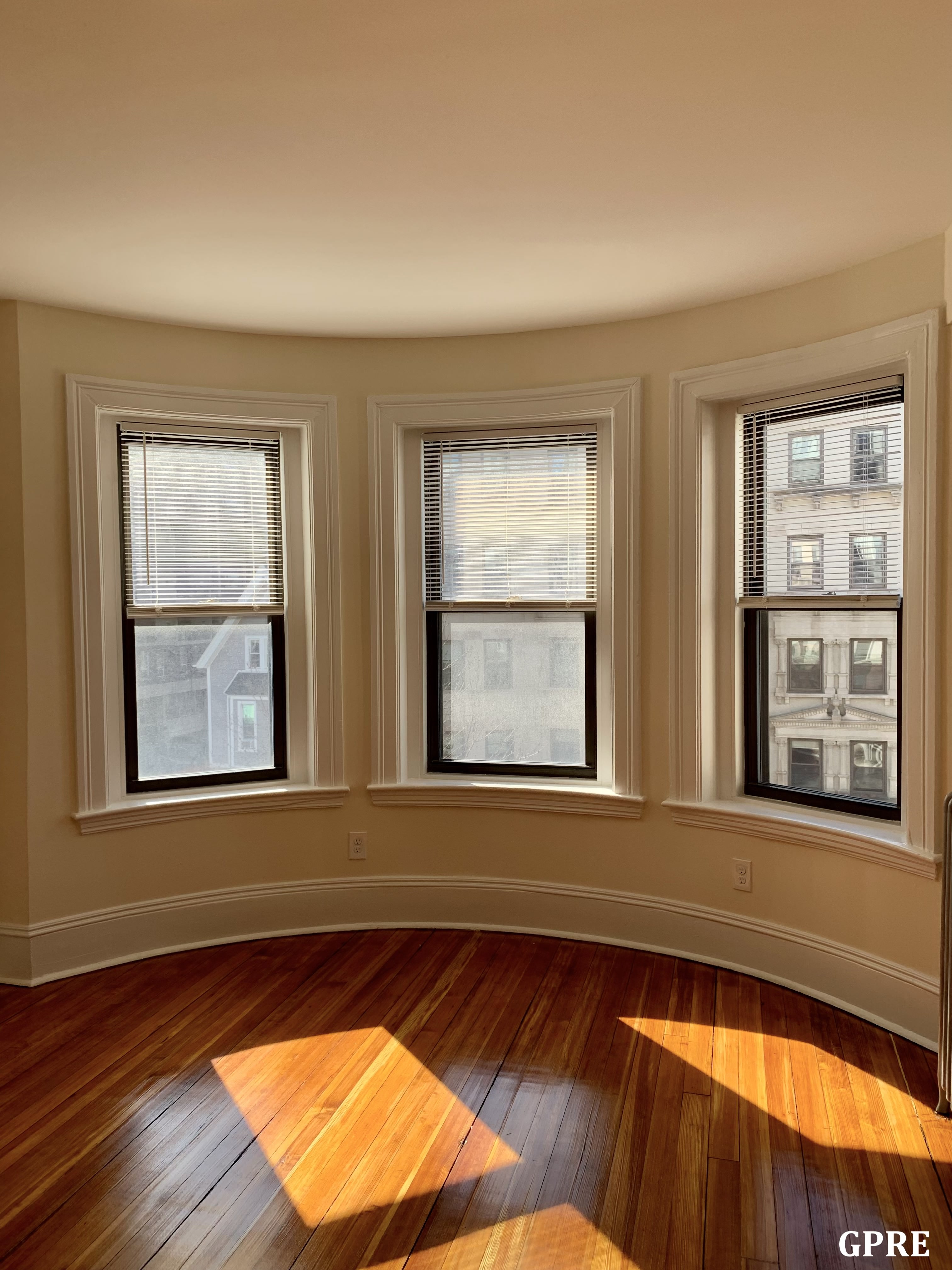 885 Massachusetts Ave, Mid Cambridge