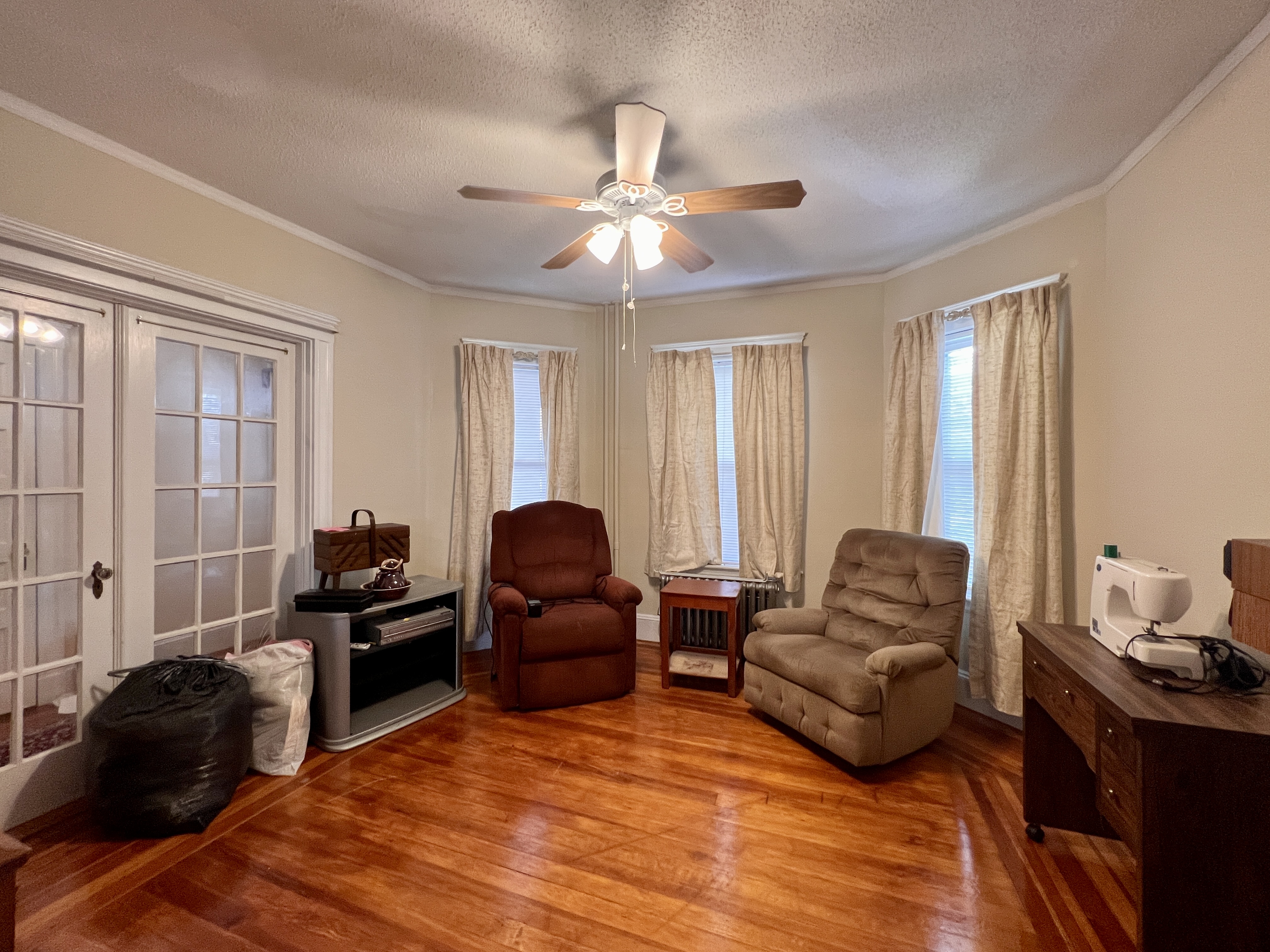 22 Walnut Rd, Winter Hill