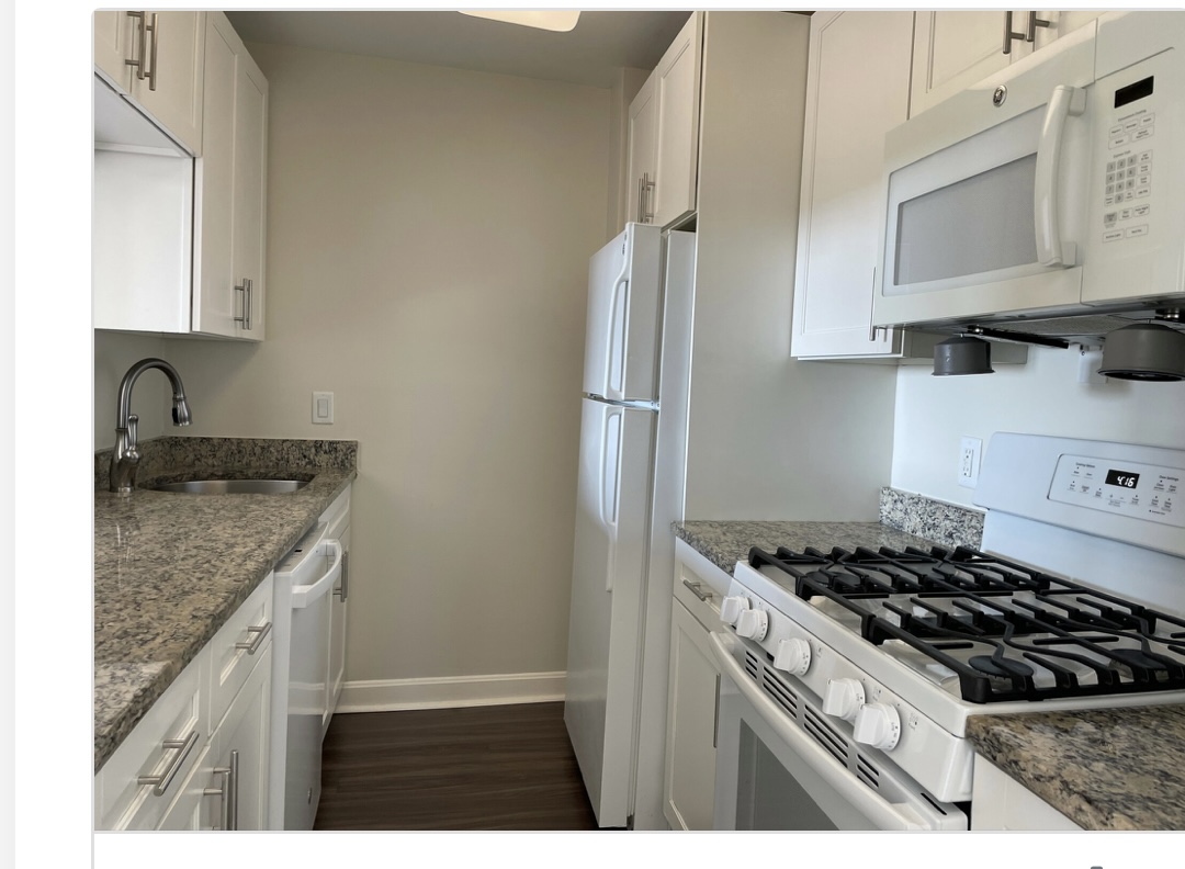 700 Huron Ave, Strawberry Hill