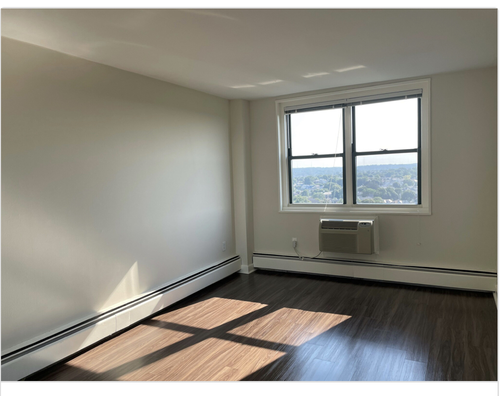 700 Huron Ave, Strawberry Hill