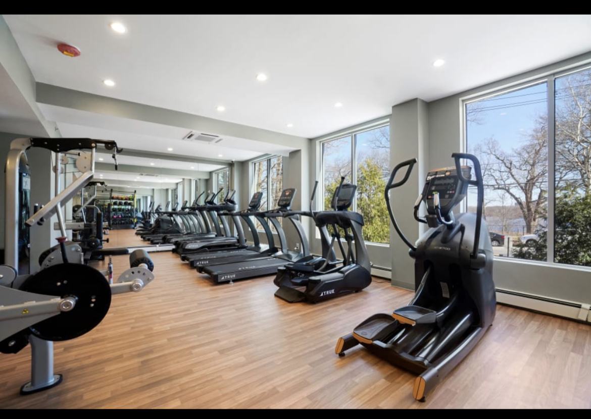 700 Huron Ave, Strawberry Hill