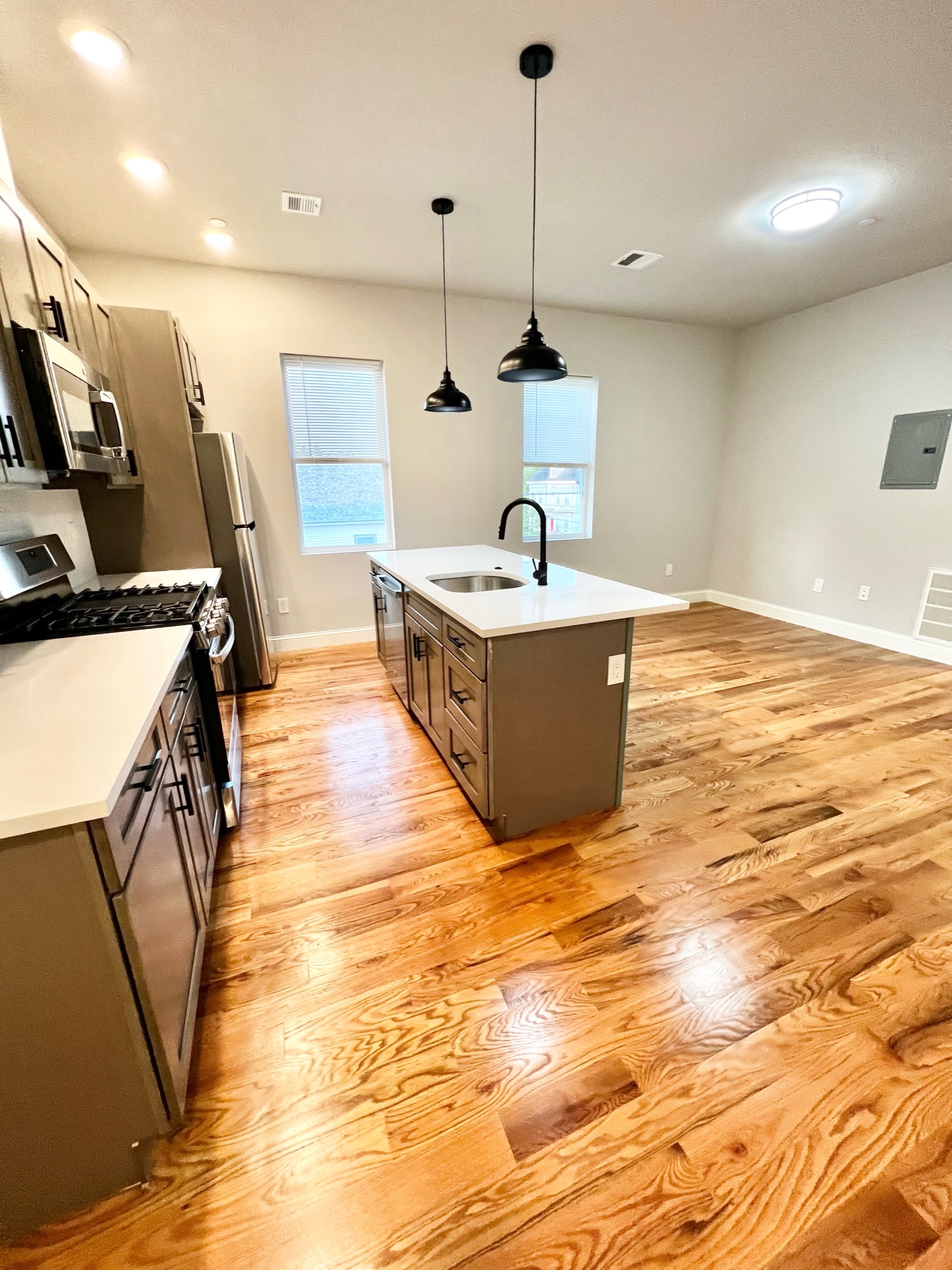 151 Crescent St, Highlands