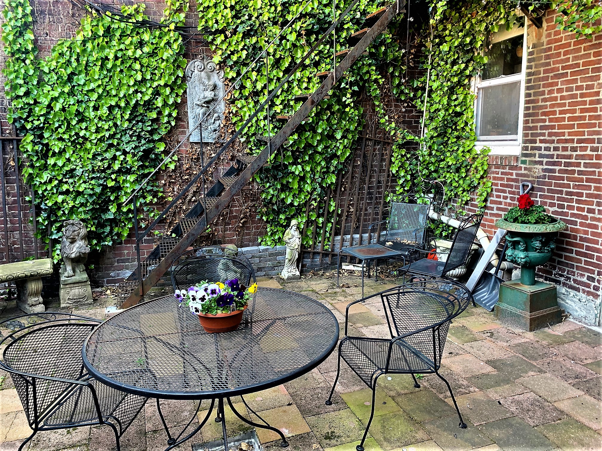 93 Endicott St, North End