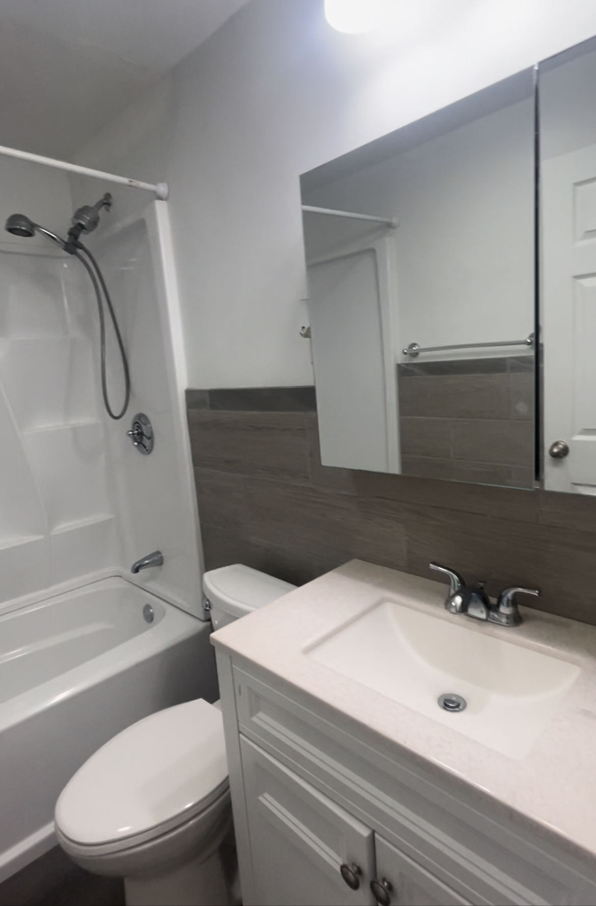 24 Hamilton St, Saugus