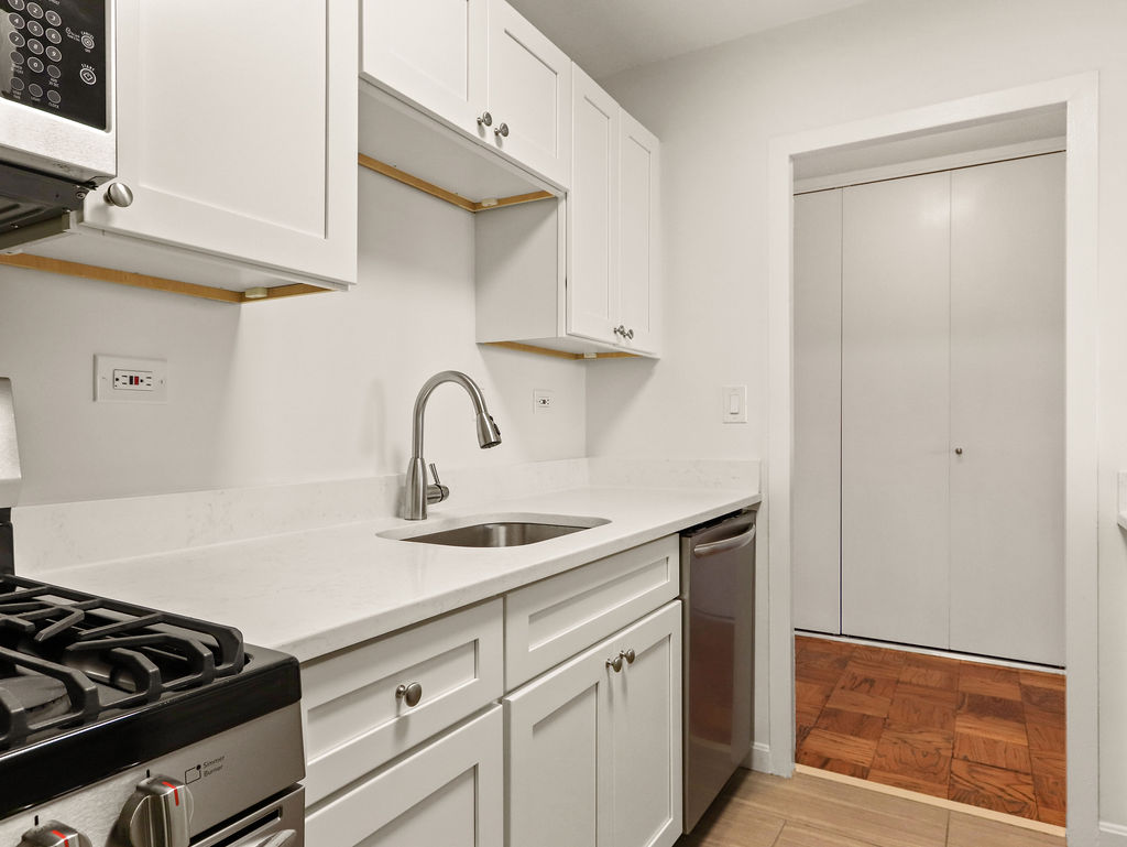 9 Hawthorne Pl, West End