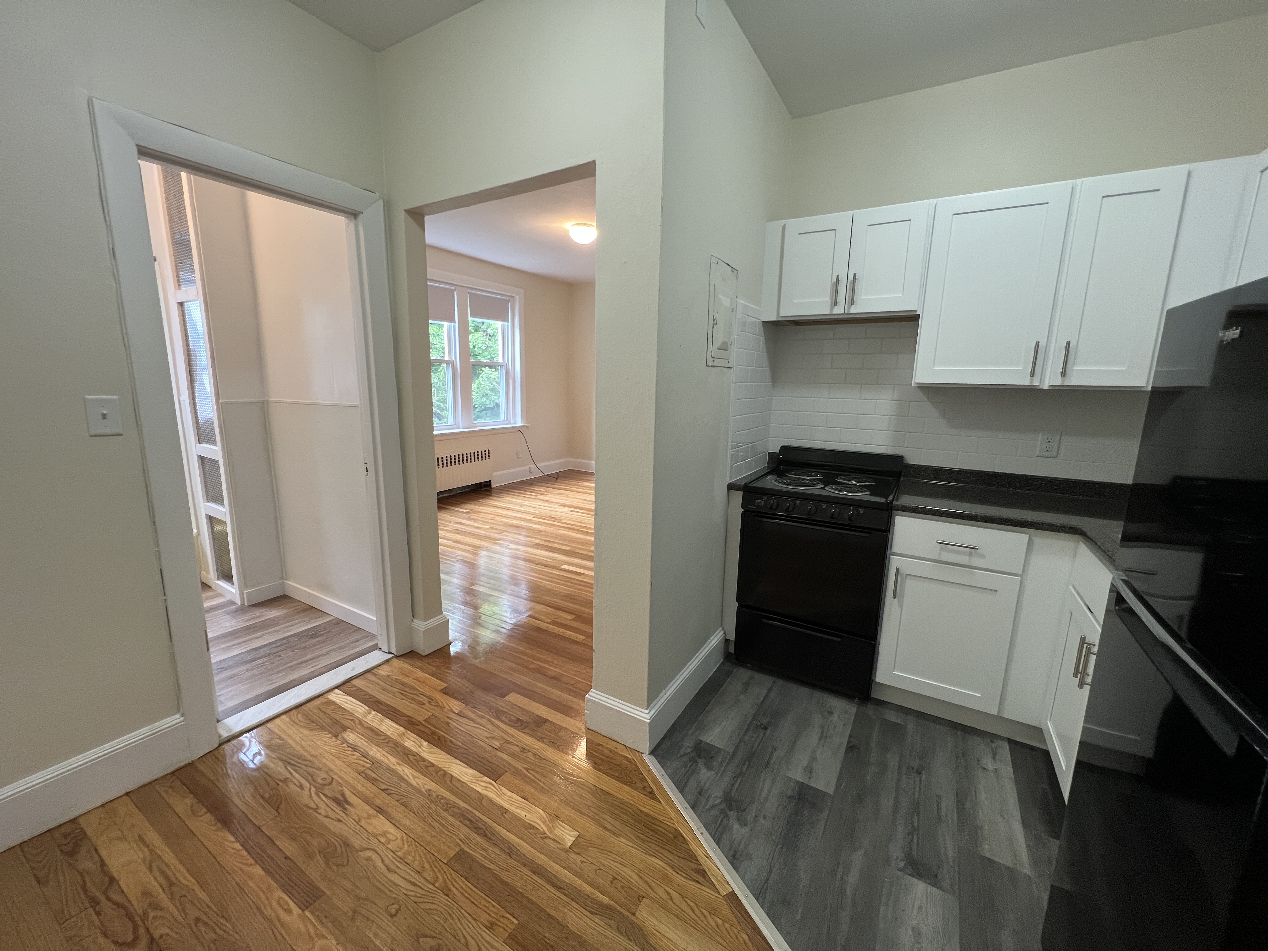 33 Lancaster Ter, Washington Square